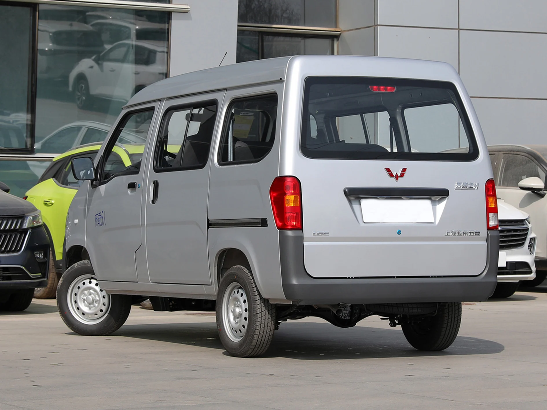 Cheapest Popular High Quality Van Minibus For Wuling Light 2023 1.5L Practical 5/7 seats