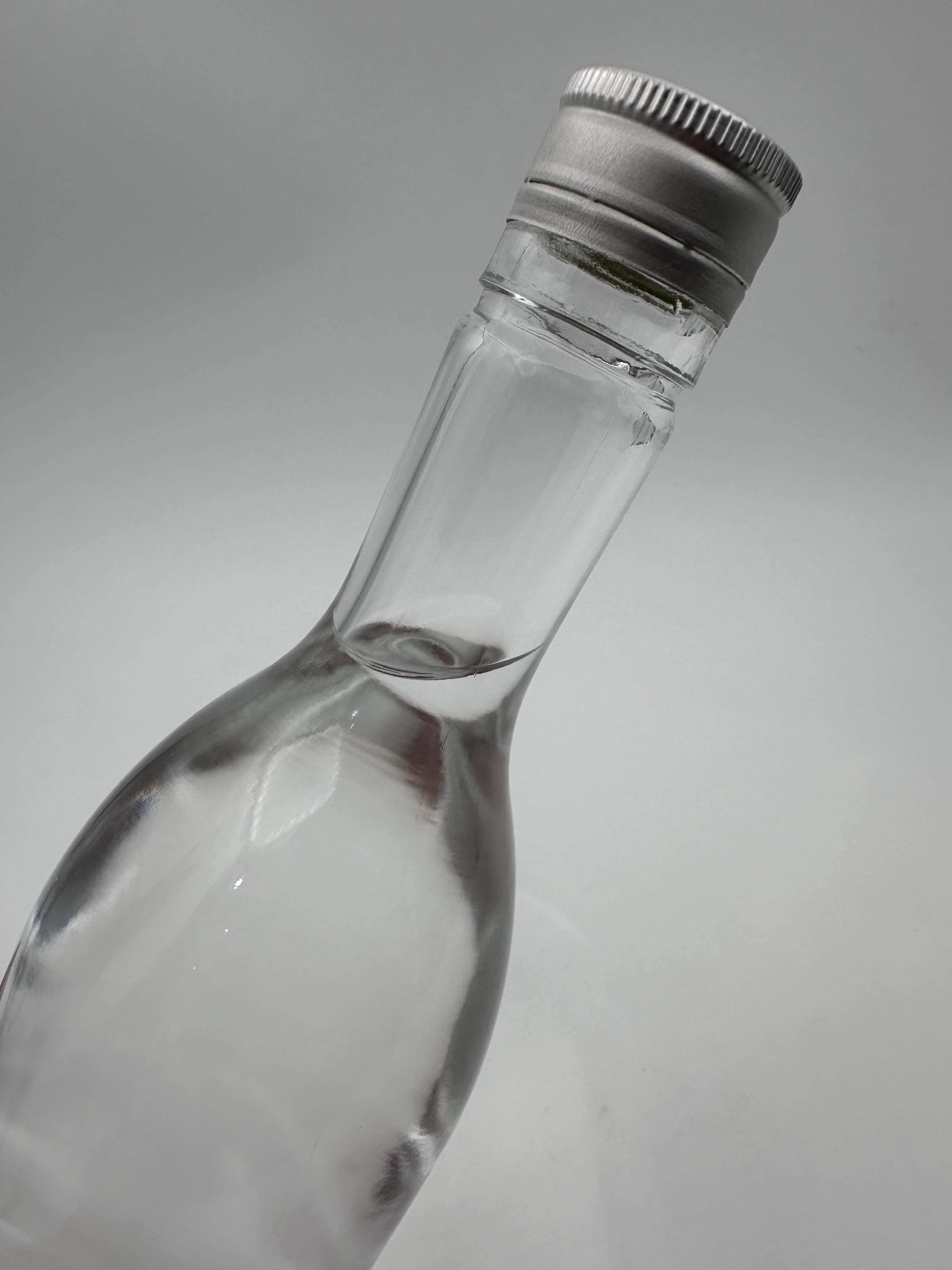 750ml Reusable Clear Champagne Sparkling Mineral Water Bottle Glass Wine Bottle With Screw Cap