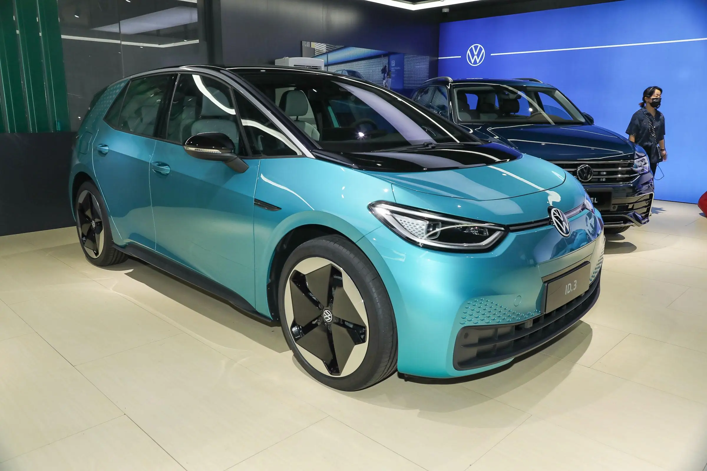 Hot sell  ID3 2023 pure wisdom version electric car 5 door 5 seat SUV comfortable car high quality nice price popular ID3 car