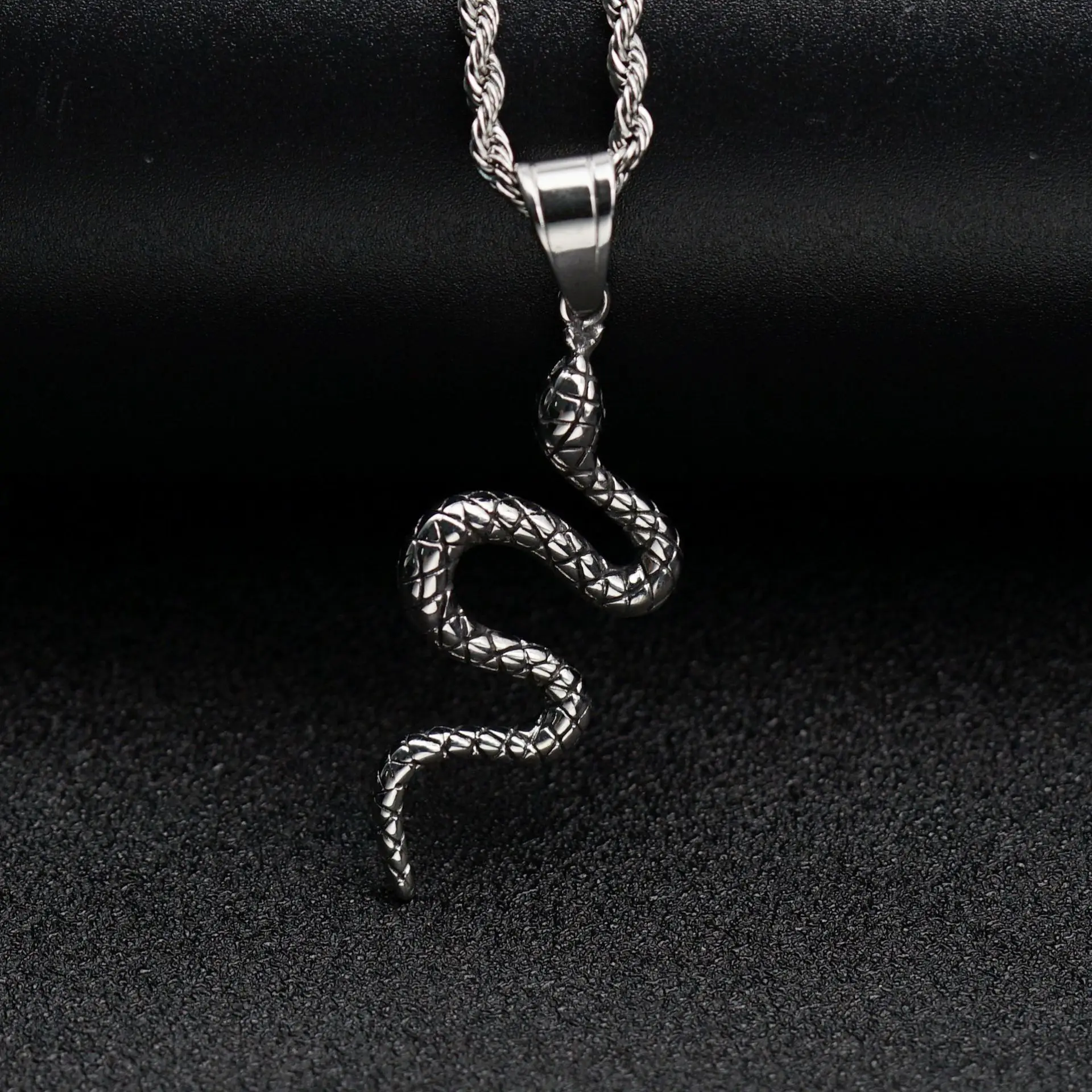 Wholesale Stainless Steel Snake Pendant Wild Animal Pendants Fashion Necklace