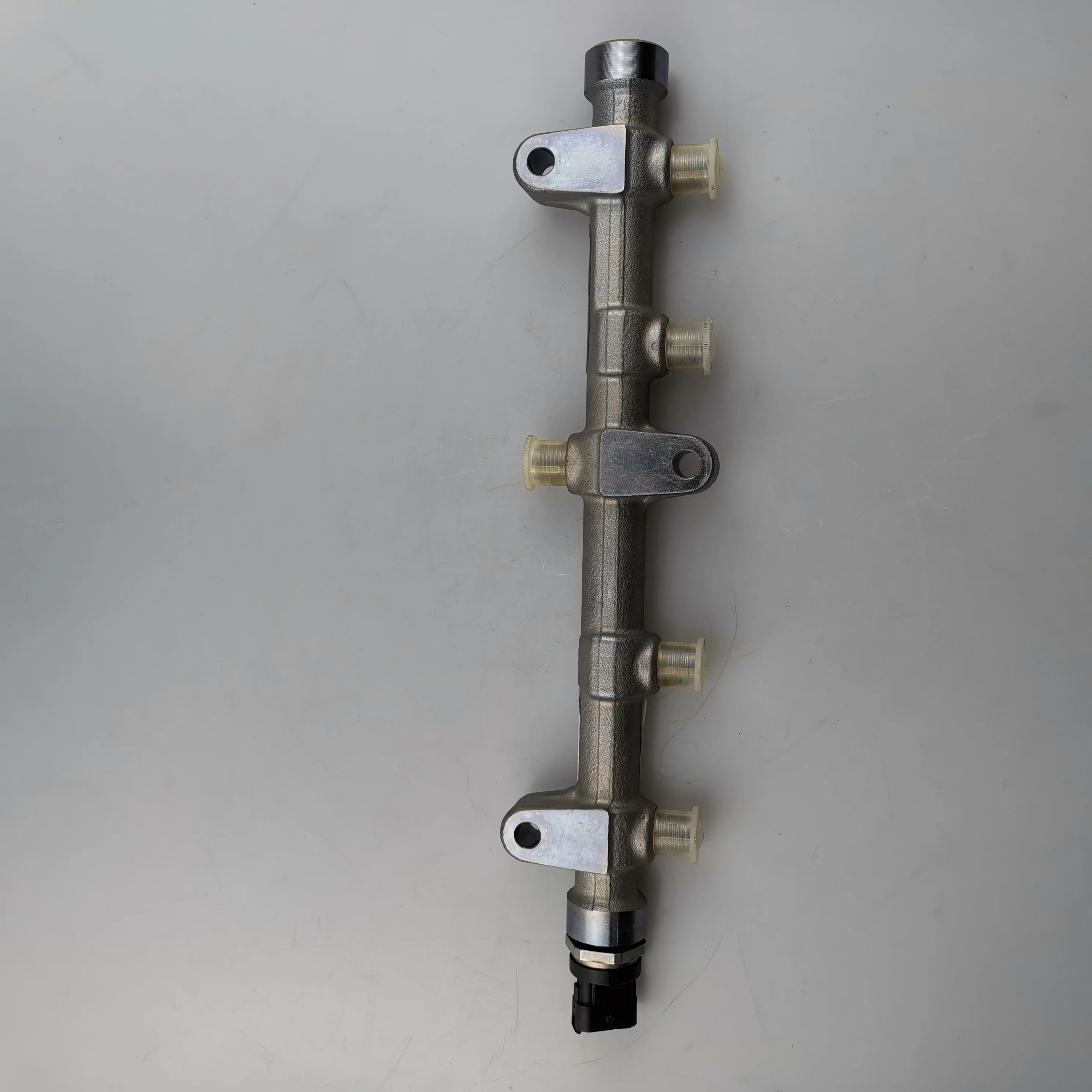 SAIC MAXUS V80 Original high pressure oil rail assembly 0445214273 C00001281