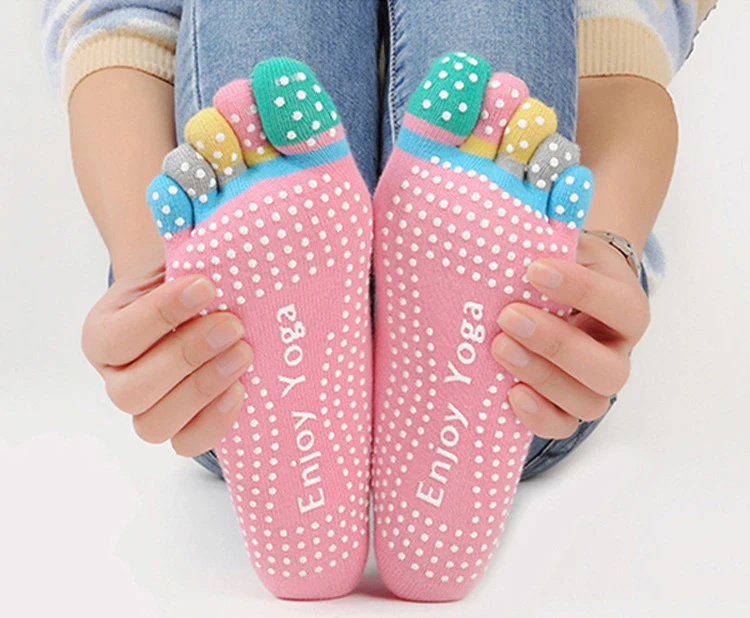 custom made  wholesales five finger yoga toe socks female anti slip grip gym socks silicon rubber pilates yoga socks (1600320237244)