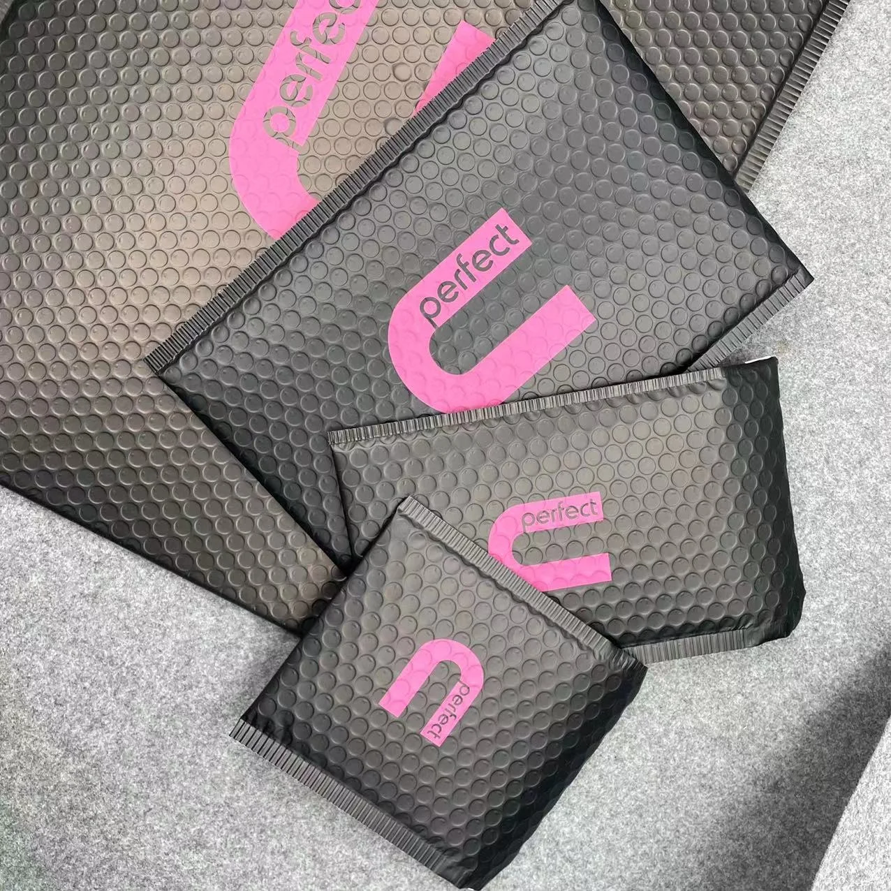 Горячая Распродажа, матовая черная алюминиевая фольга, металлик, самозапечатывающиеся, Пузырьковые пакеты для отправки почтовых отправлений с логотипом 4*8