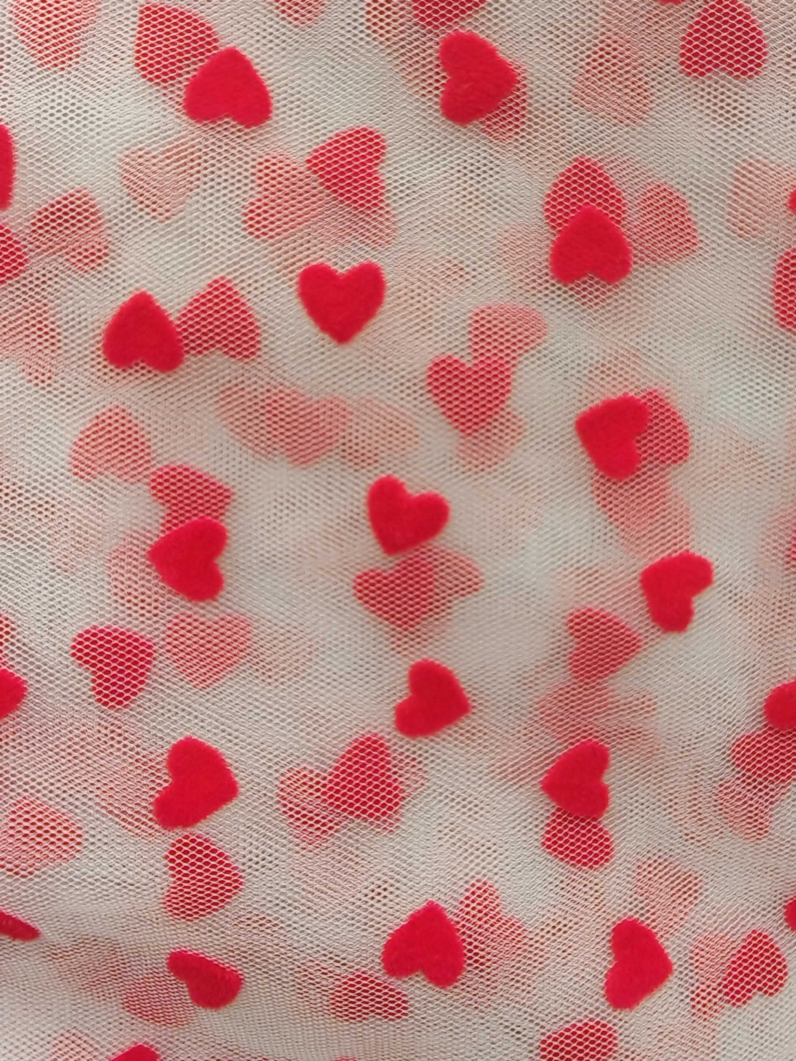 Оптовая продажа новая 100% полиэфирная Тюлевая сетчатая ткань с принтом в виде сердца трикотажная для повседневной юбки пряжа тканый узор