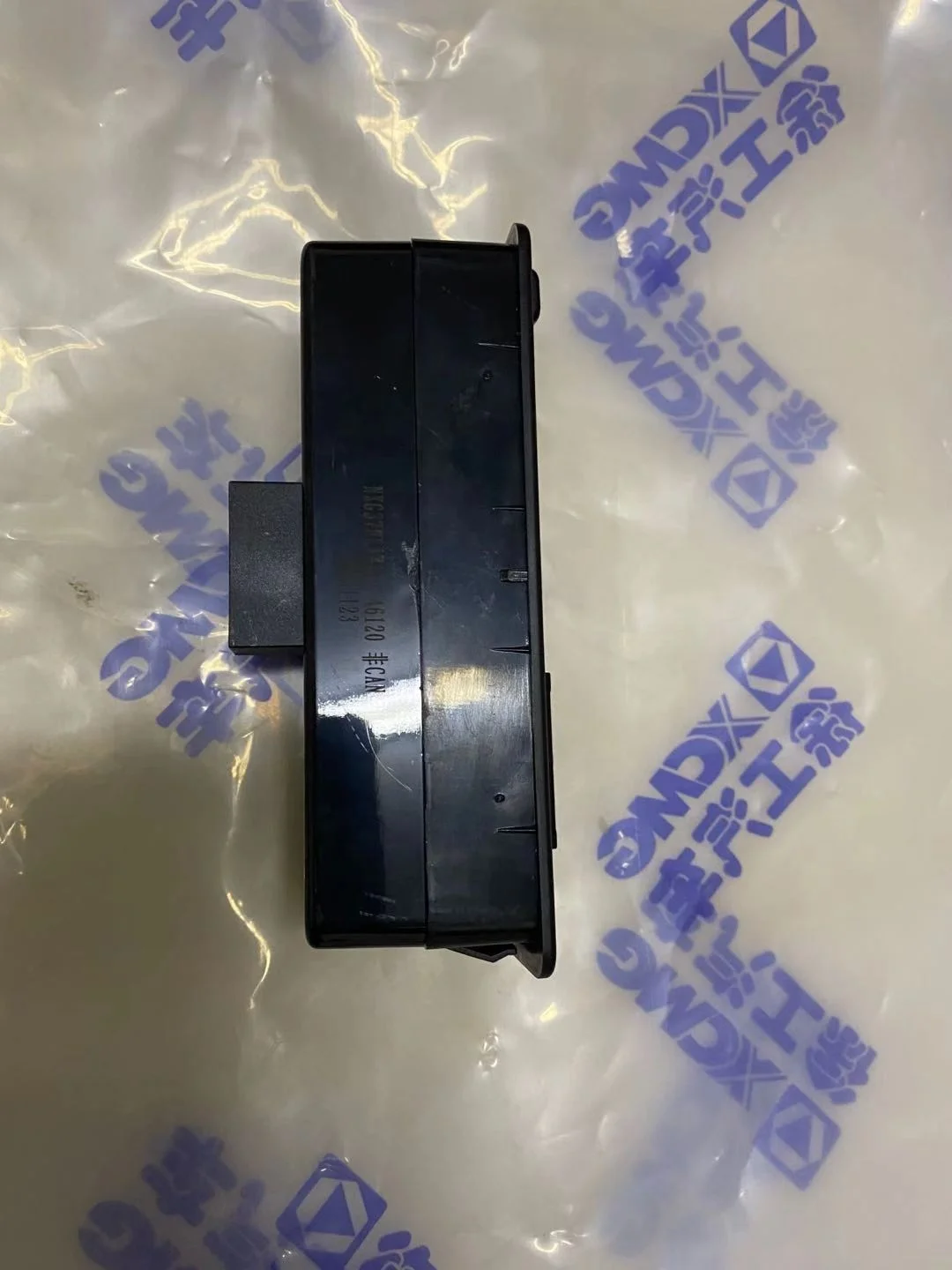 Hot sale Truck cab  Window lifter switch  for  HANVAN 37WLAM111-46120  Truck parts