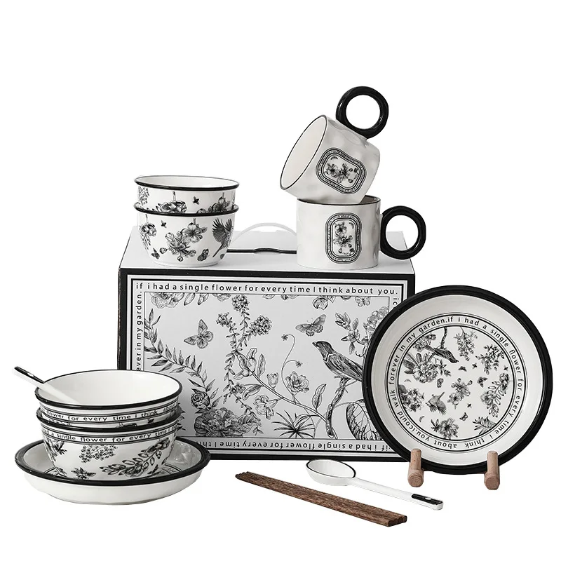 61 шт. фарфоровая посуда с золотым тиснением