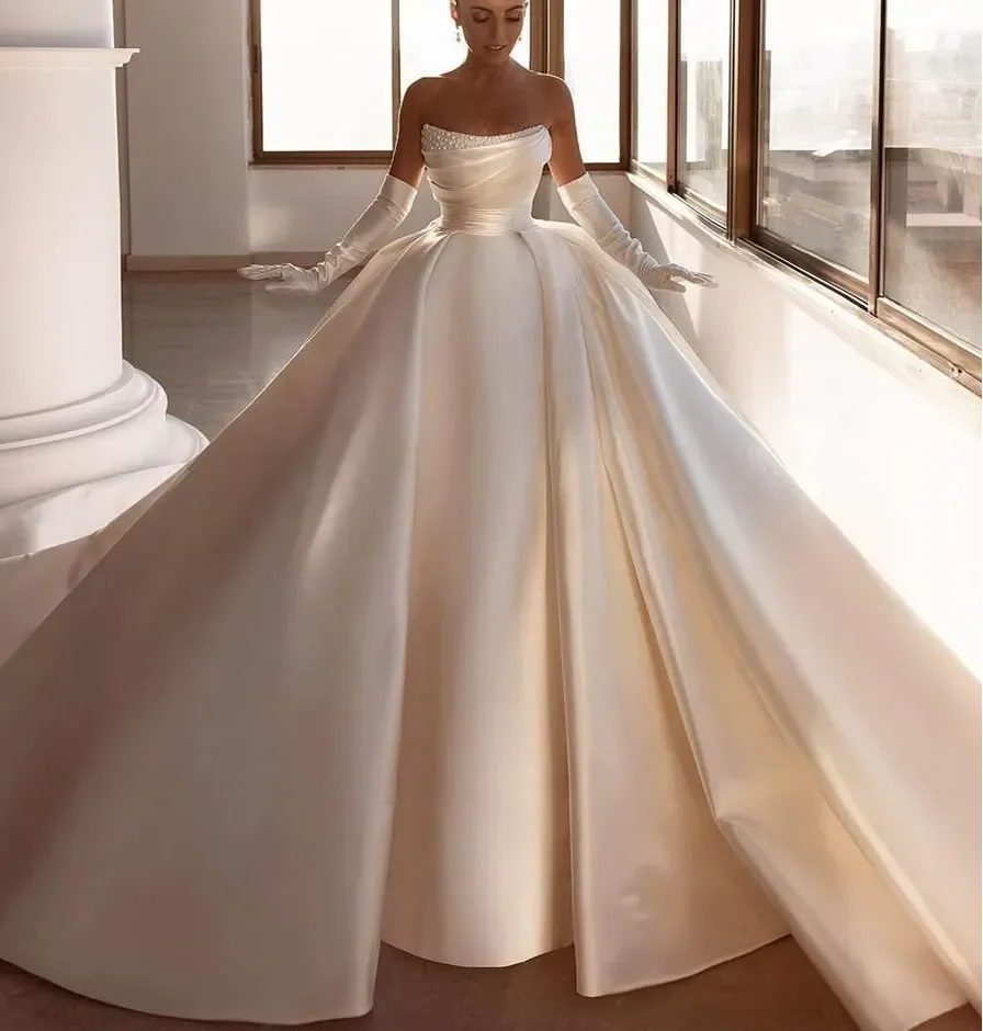 Royal Ivory Satin Dubai Arabic Wedding Dresses Sexy Beads Strapless Ruched Long Train Bridal Gowns With Big Bow Robes 2024