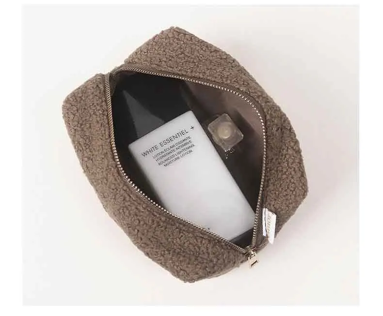 Wholesale Customized Teddy Fabric Brown Makeup Bag Autumn Winter Plush Portable Berber Fleece Plush Storage Large Makeup Bag