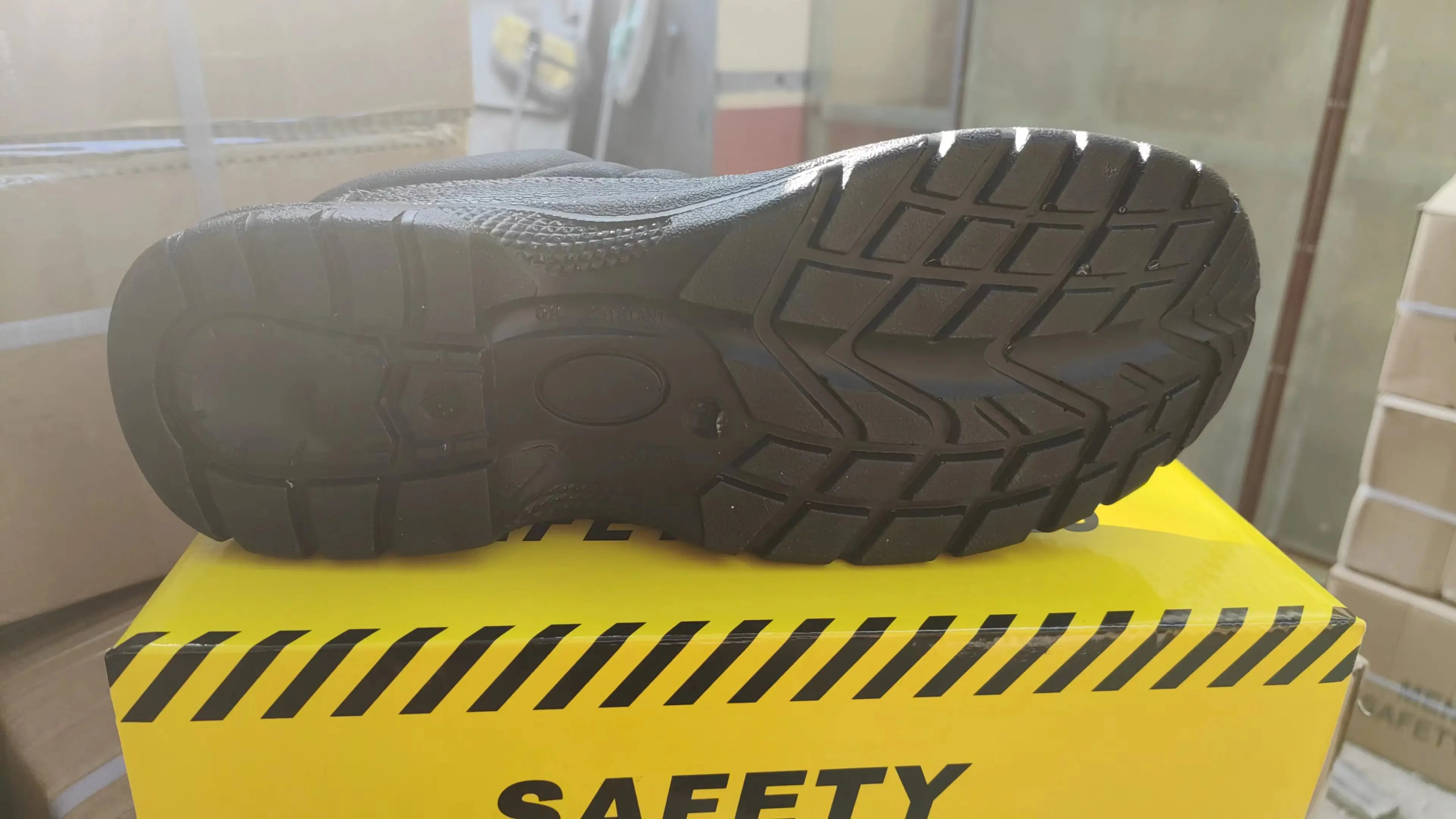 cheaper cow Genuine Leather Waterproof SBP Work Shoes SRC Steel Toe Industrial Construction Safety Shoes for Men