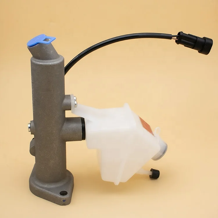 Hot sale GENLYON Truck Parts clutch master cylinder 5801475914 with oil can For GENLYON truck spare parts