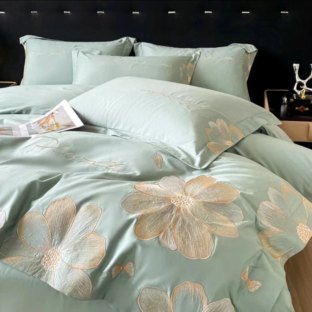 Hot sale designer comforter sets luxury 4 pieces thick protective warm winter coral velvet bed sheet winter bed sheets bedding