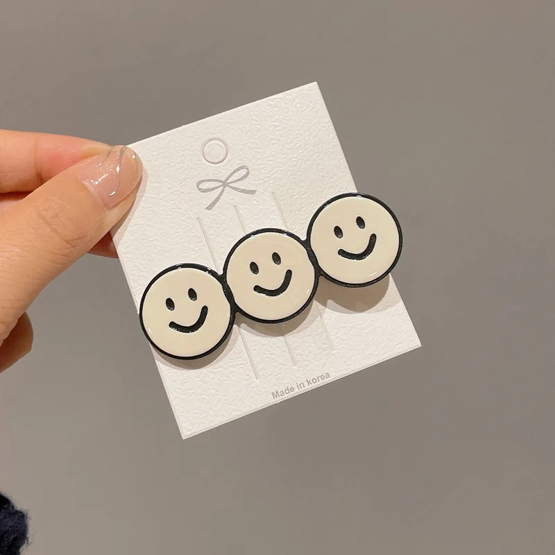 Оптовая продажа 2023 горячий дизайн ацетатные белые черные улыбающиеся сердца для девочек челки украшение утка бис зажим