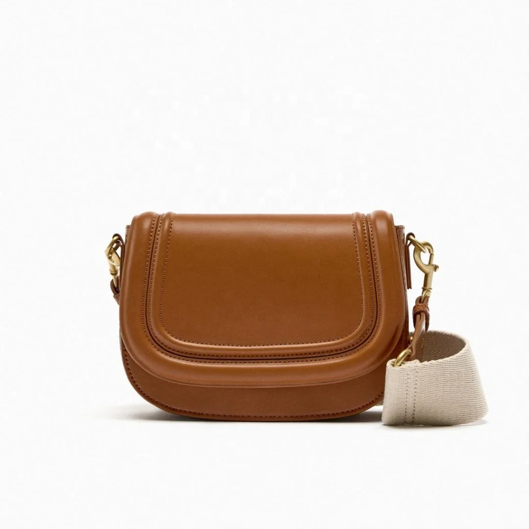 2024 Sheep Leather Feeling Saddle Crescent Classic ladies Design Bag Small Size with Woven Strap Hand Free Handbags for Girls
