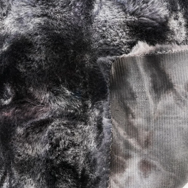 Manufacturer Customized Wholesale Luxury Long Pile Faux Fur Fabric Soft Plush Fabric warmly  for  garment coat  Toys