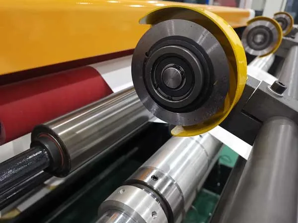 Paper/Adhesive Sticker/Non Woven Fabric Roll To Sheets Cutting Machine With Pallet Stacking Functions