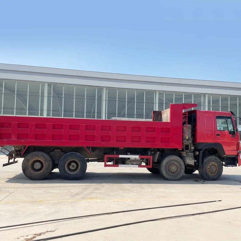 Подержанный самосвал HOWO 8x4 красный 12-колесный двигатель Sinotruk грузовой грузовик