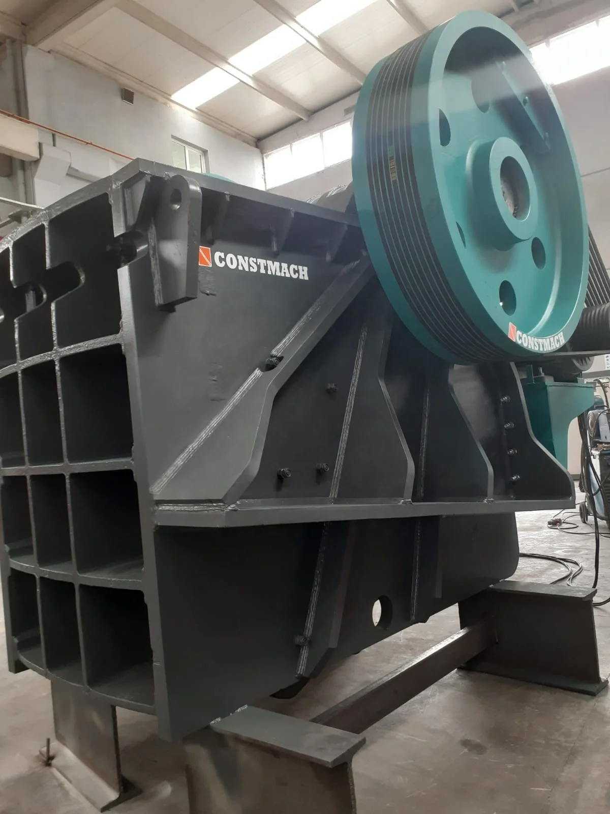 250-300 tph CAPACITY PRIMARY JAW CRUSHER, TOP QUALITY, 1.100 x 850 mm OPENING SIZE FOR SALE