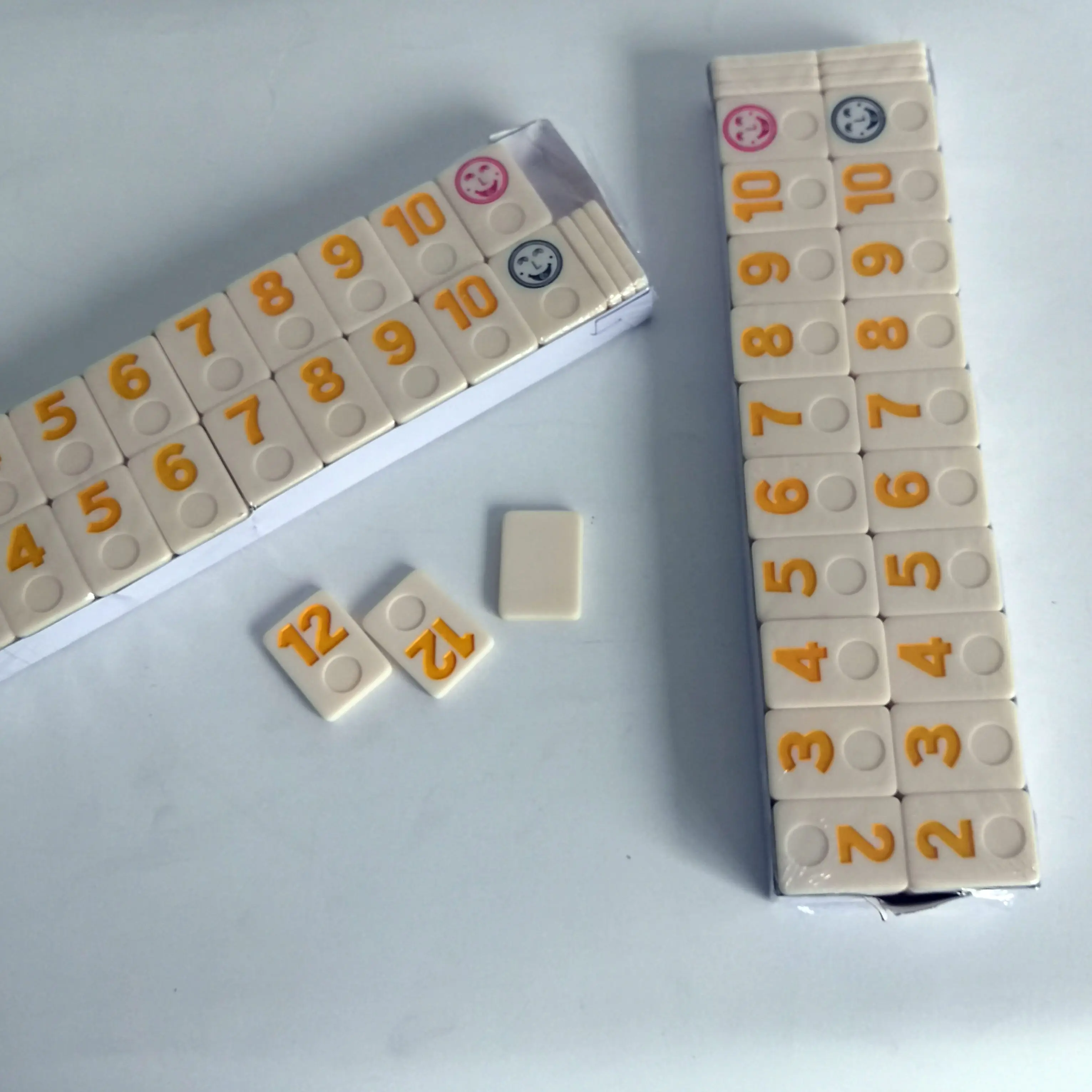 The melamine rummy in the paper box