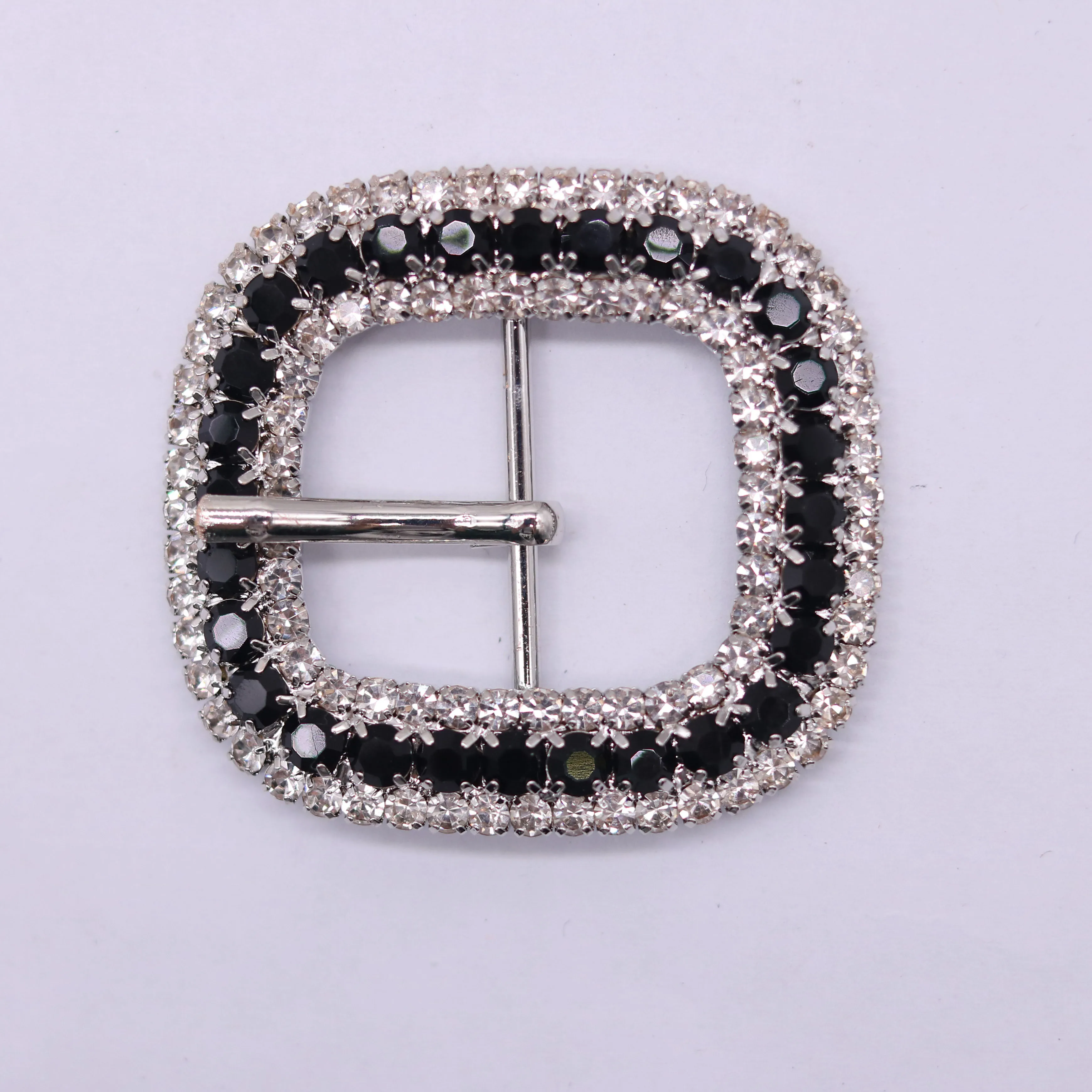 High Looking Oval Shape Gems Foot Wear Black Thread Macrame Slipper Flip Flop Flat Macrame Best Foot Wear Accessories For Women
