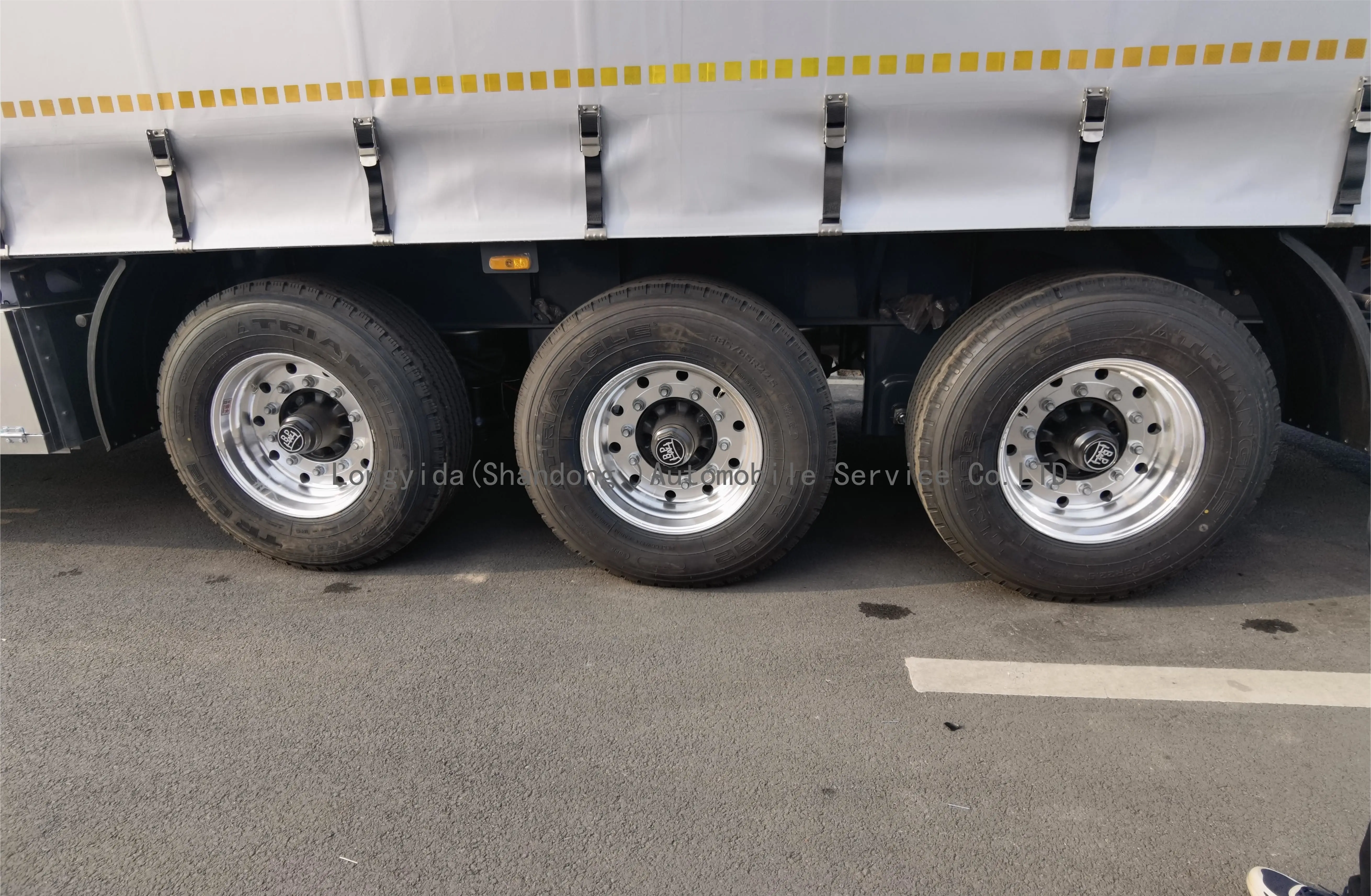 Factory Direct Sales High Quality 3-Axis 50T Semi-Trailer Van and Curtain Trailer with Air Suspension Waterproof Tarpaulin