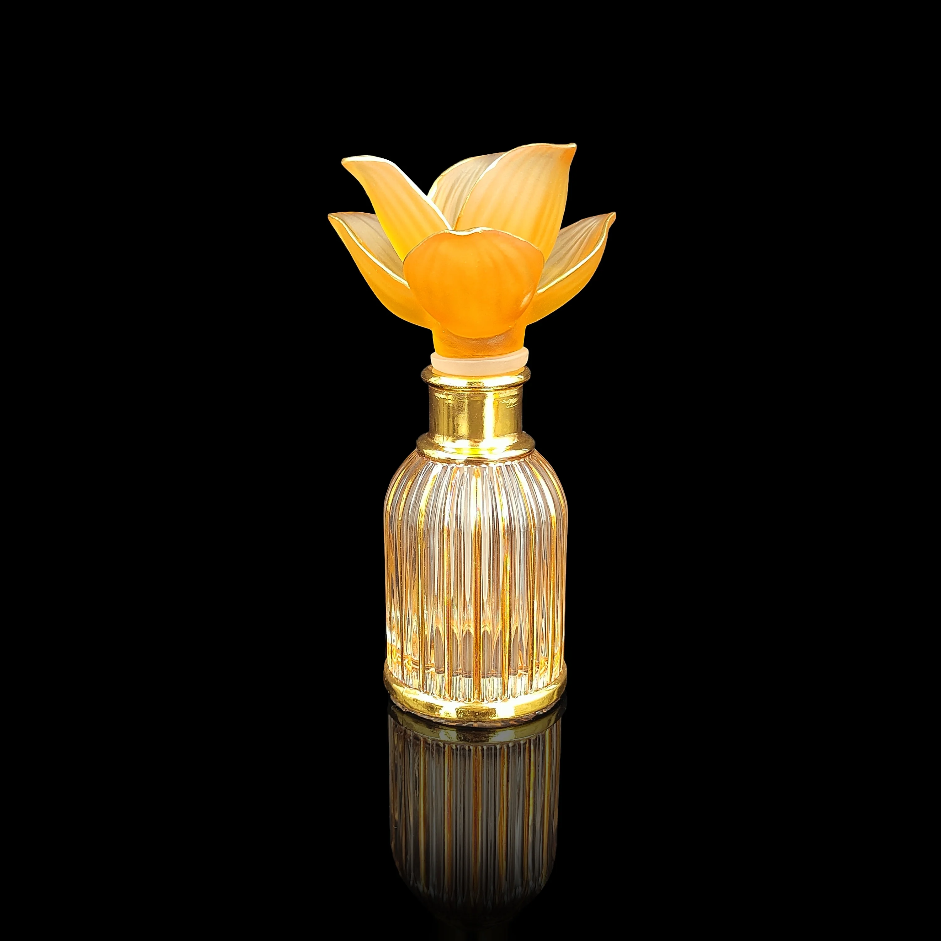 Custom luxury fragrance oil bottle with gold flower spray crystal perfume bottle