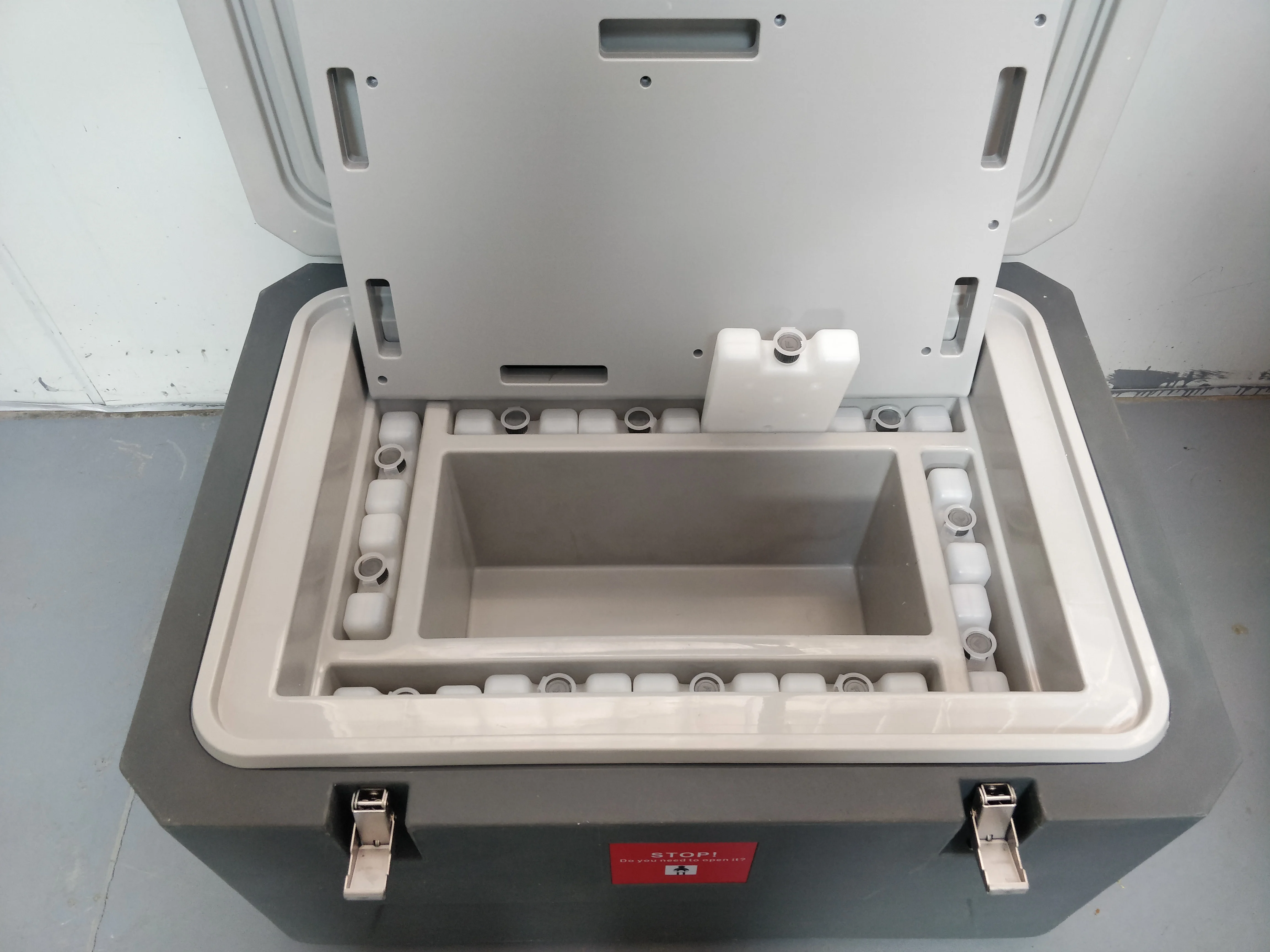 A grade Free-freeze protection Cold WHO designated manufacturer vaccine cooler box