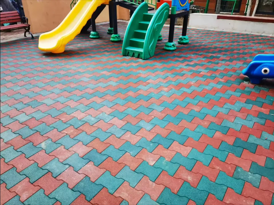 2024 Popular Top Quality Factory Customized Dog Bone Rubber Paver Flooring Bricks
