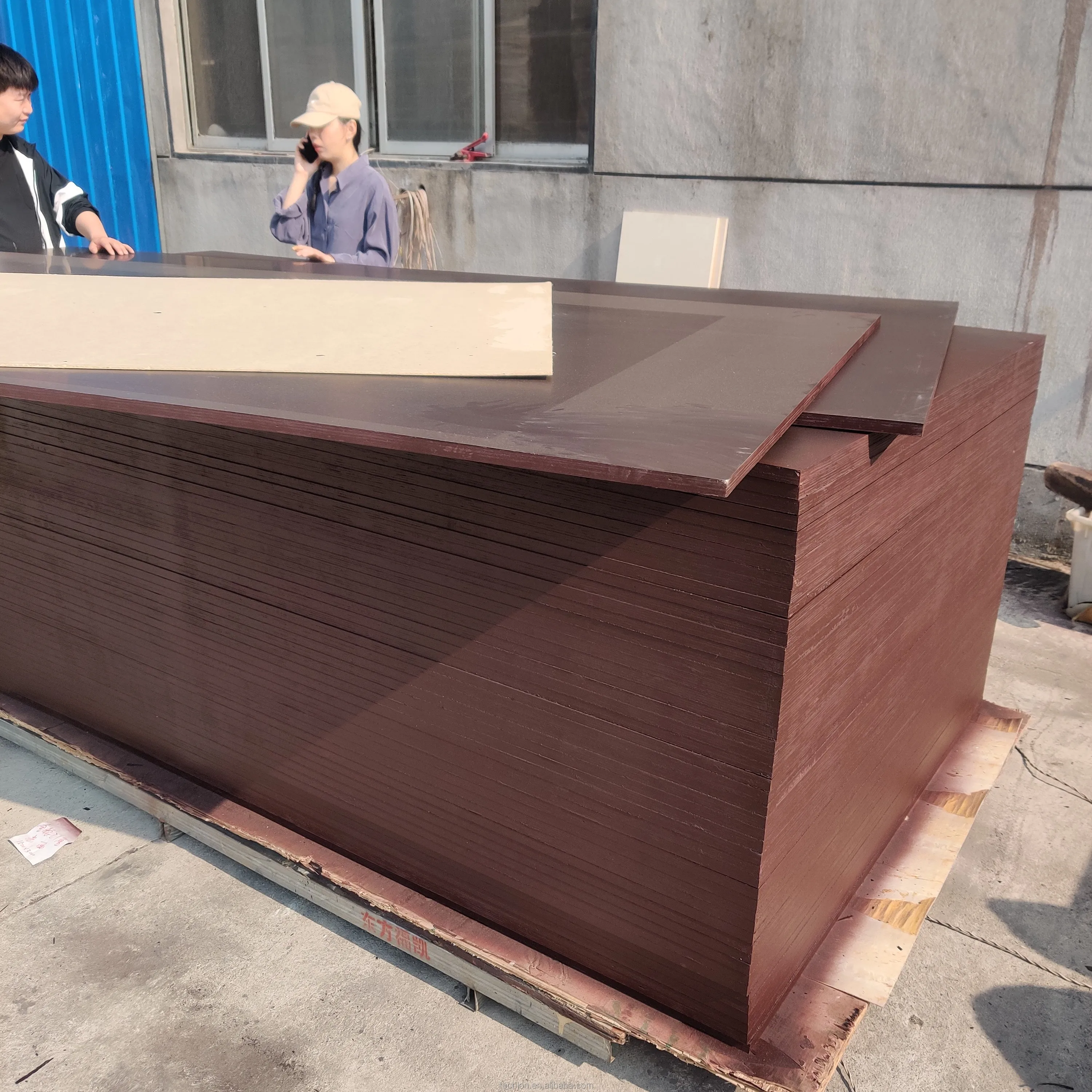1250x2500x18mm Brown Film Faced Plywood Marine Construction Formwork Phenolic board Hardwood Plywood Sheet