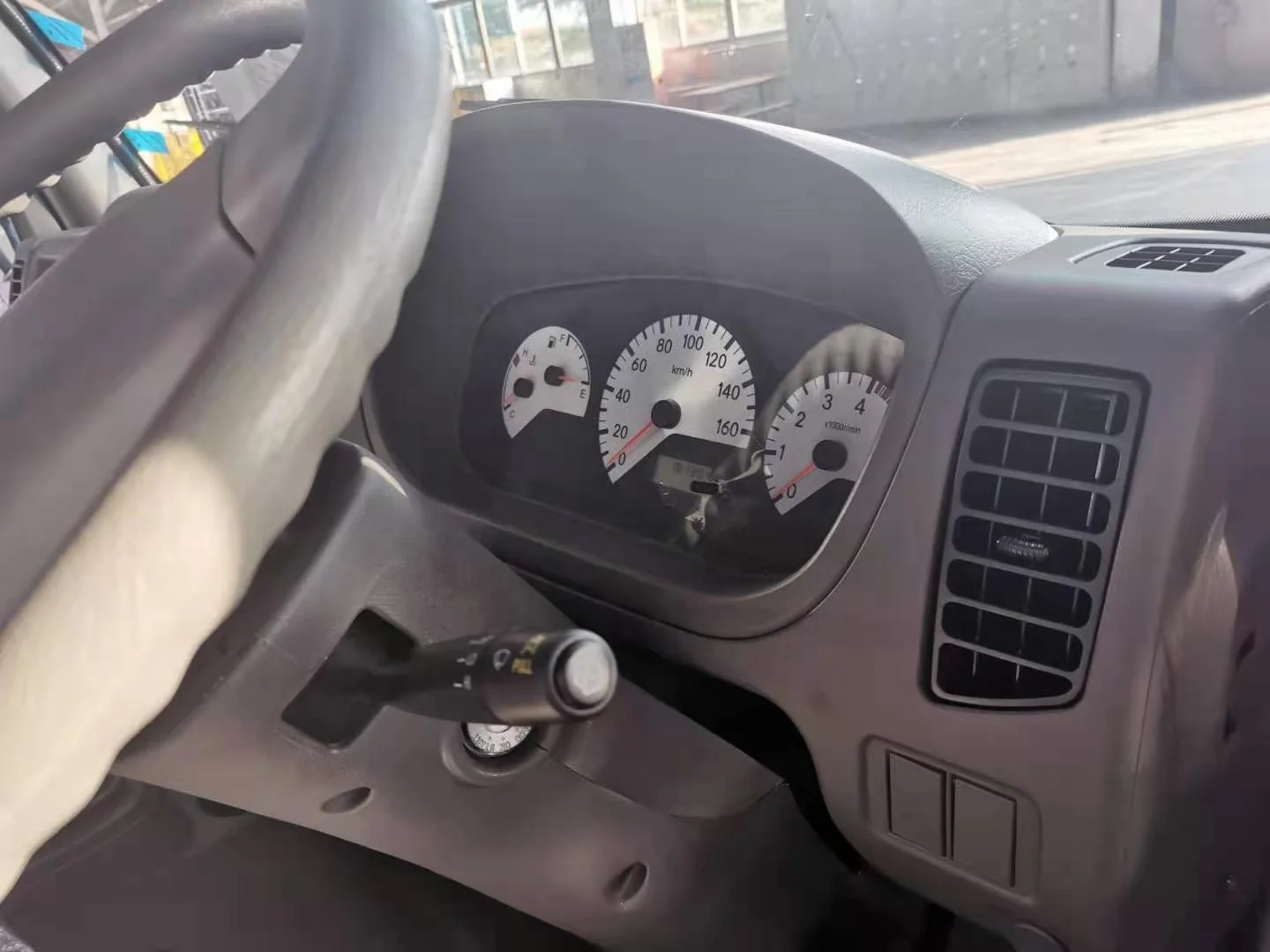 FOTON 3TONS RHD LIGHT CARGO TRUCK WITH 2.8L DIESEL ENGINE AND SINGLE CABIN