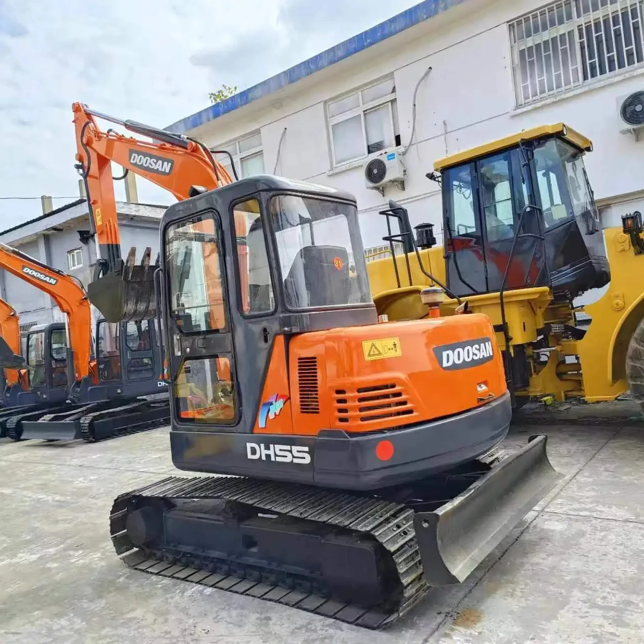 Used doosan dh55 DOOSAN dh55 diggermini excavator  Doosan dh55 dh60 dh70 dh110 dh55-7 dh60-7