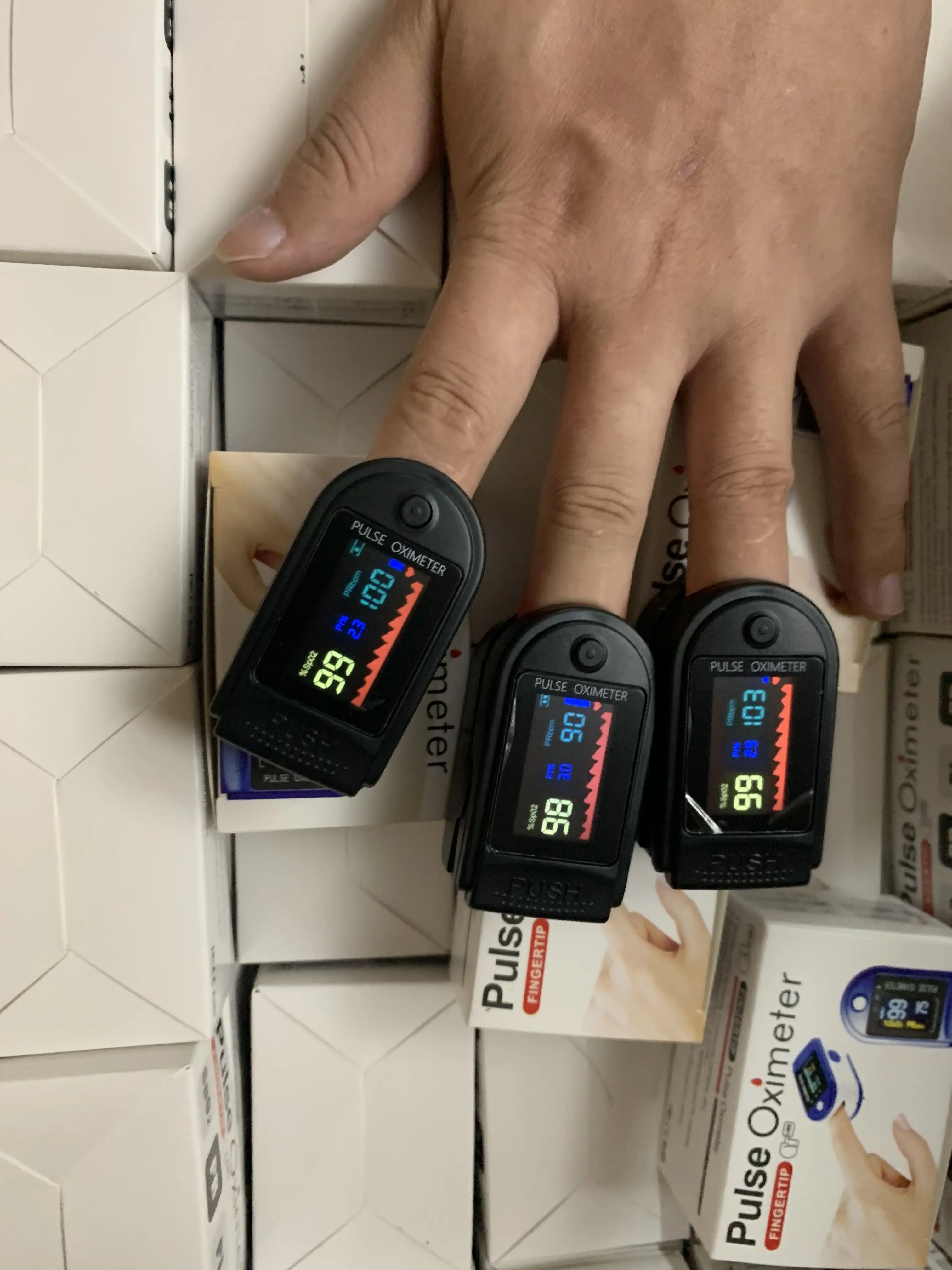 
Factory wholesale pulse oxymeter blood oxygen meter measurements oximeto fingertip pulse finger oxymeter Oximetro ossimetro 