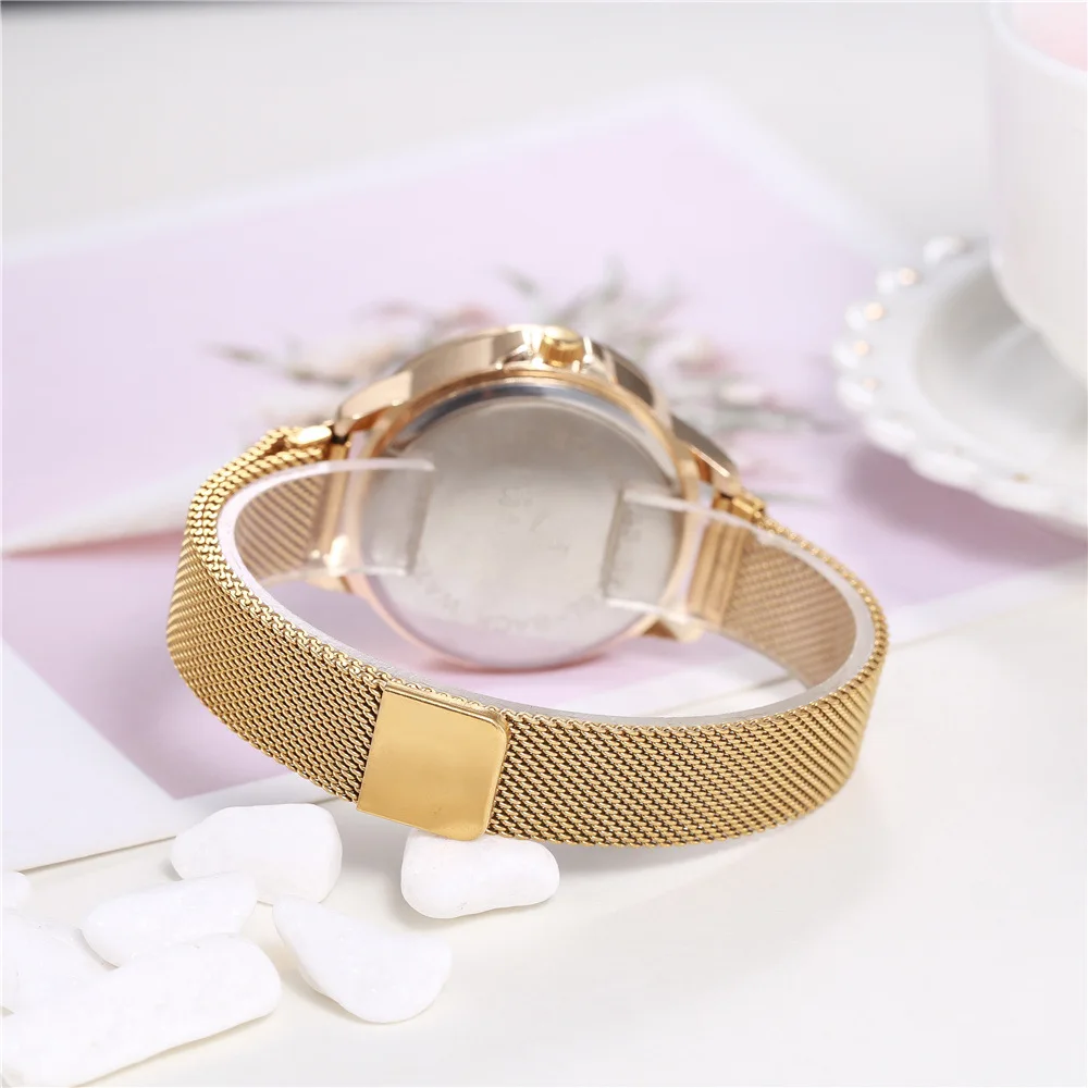 Magnet Buckle Wrist Watch Creative Design Quartz Watches Dial Rotatable 360 Degrees Ladies Luxurious Watches