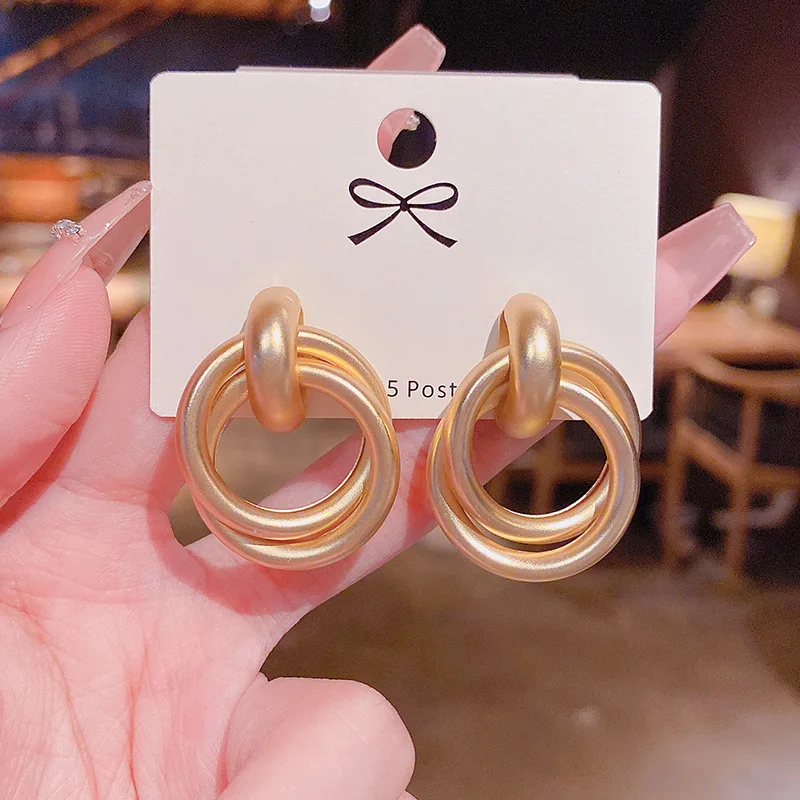 High quality cool style retro unique personality influencer with matte matte circle earrings for women