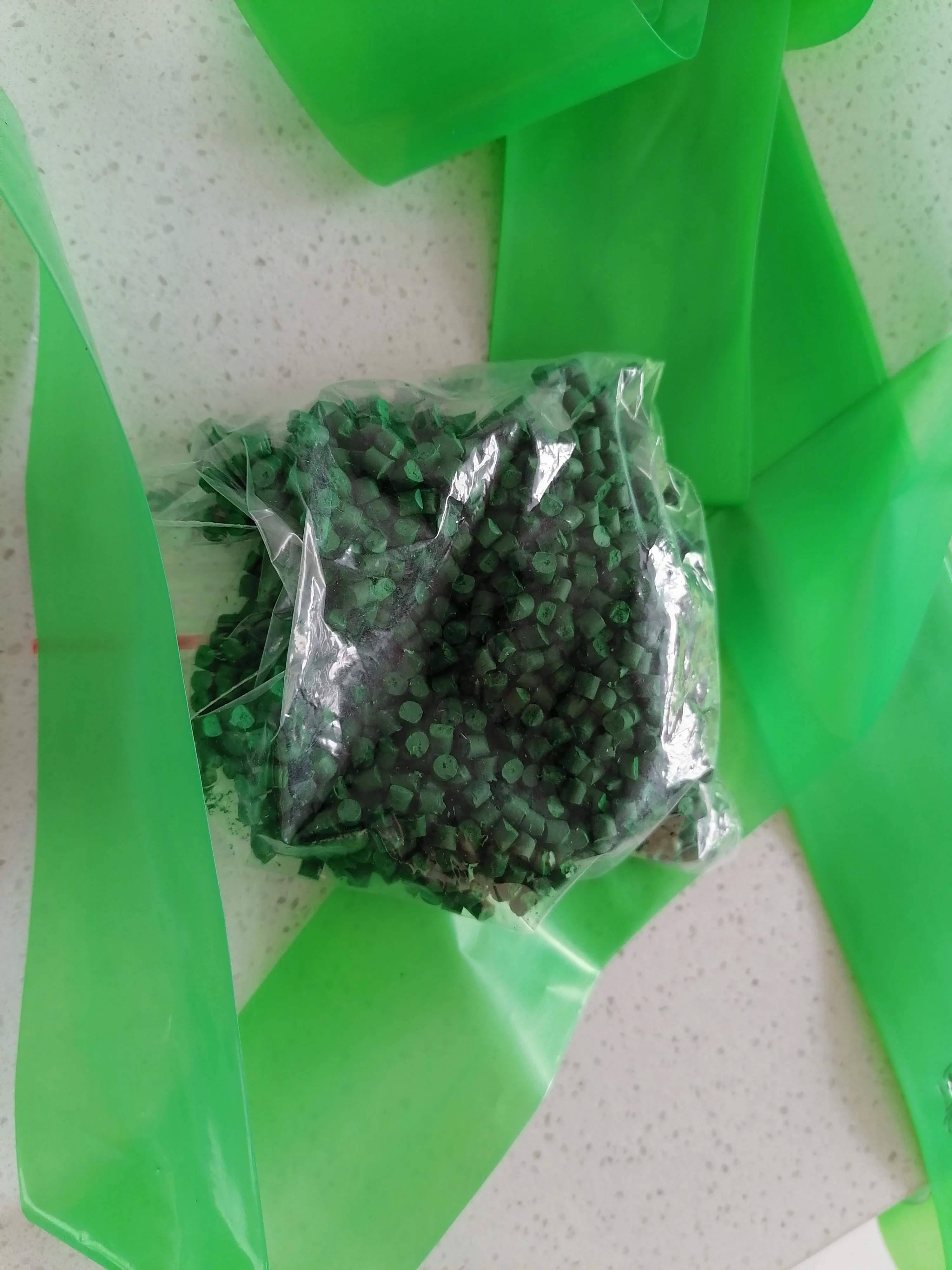 Зеленая маточная пластиковая маточная смесь