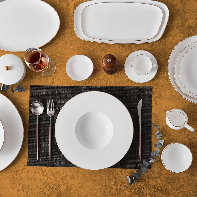 Unbreakable Royal Ware Luxury Dinnerware Set Elegant Golden Rim Design Bone China White Porcleain Dinner Set for Wedding Banquet