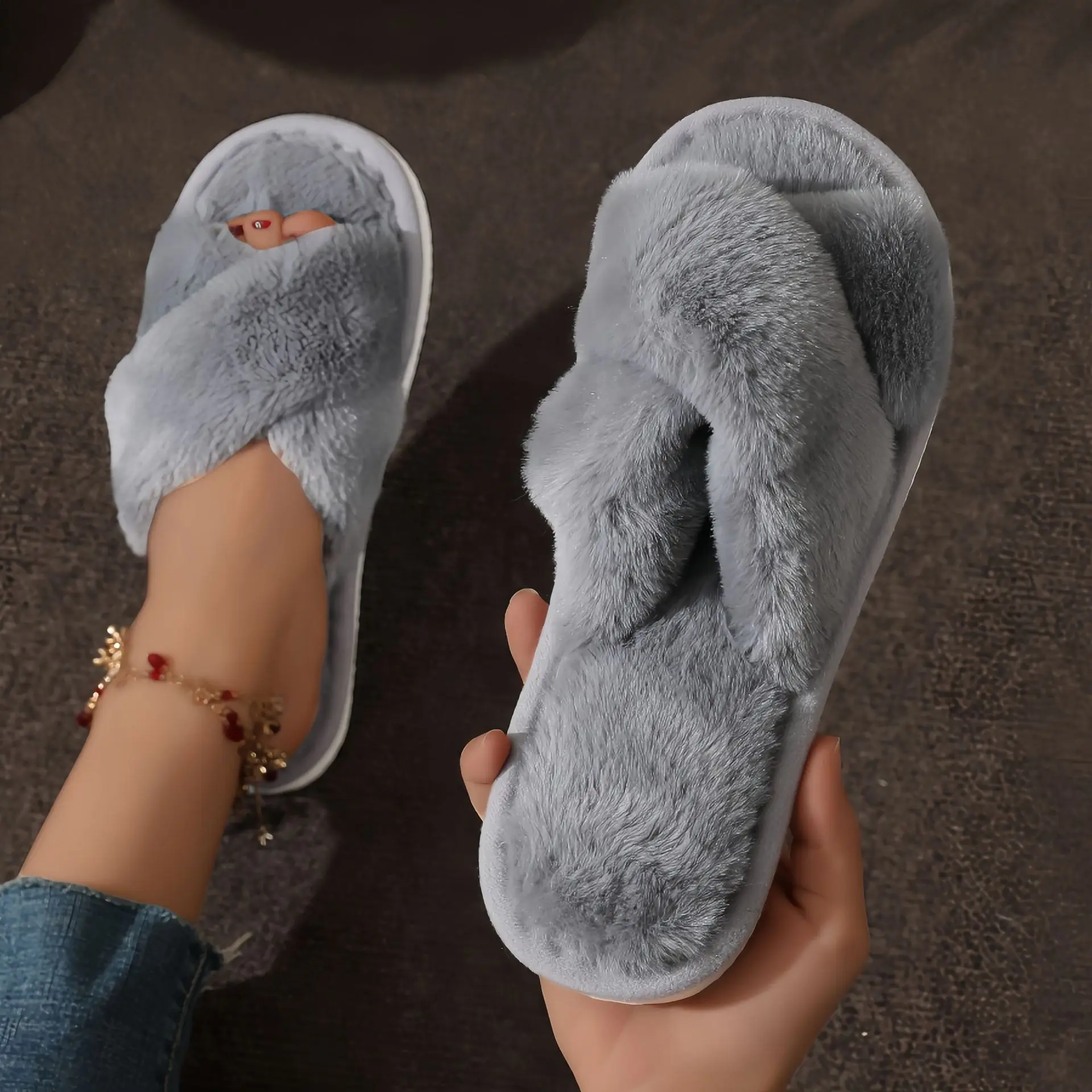 2024 Wholesale Winter Cross Style Warm Soft Comfortable Women Leisure Home Indoor Room Luxury Plush Fur Slippers