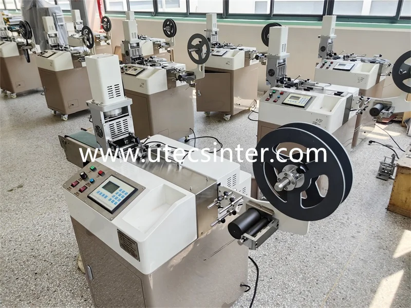 UGS2080 High Speed Ultrasonic Garment Wash Care RIbbon label Cutter with Belt Conveyor Stacker