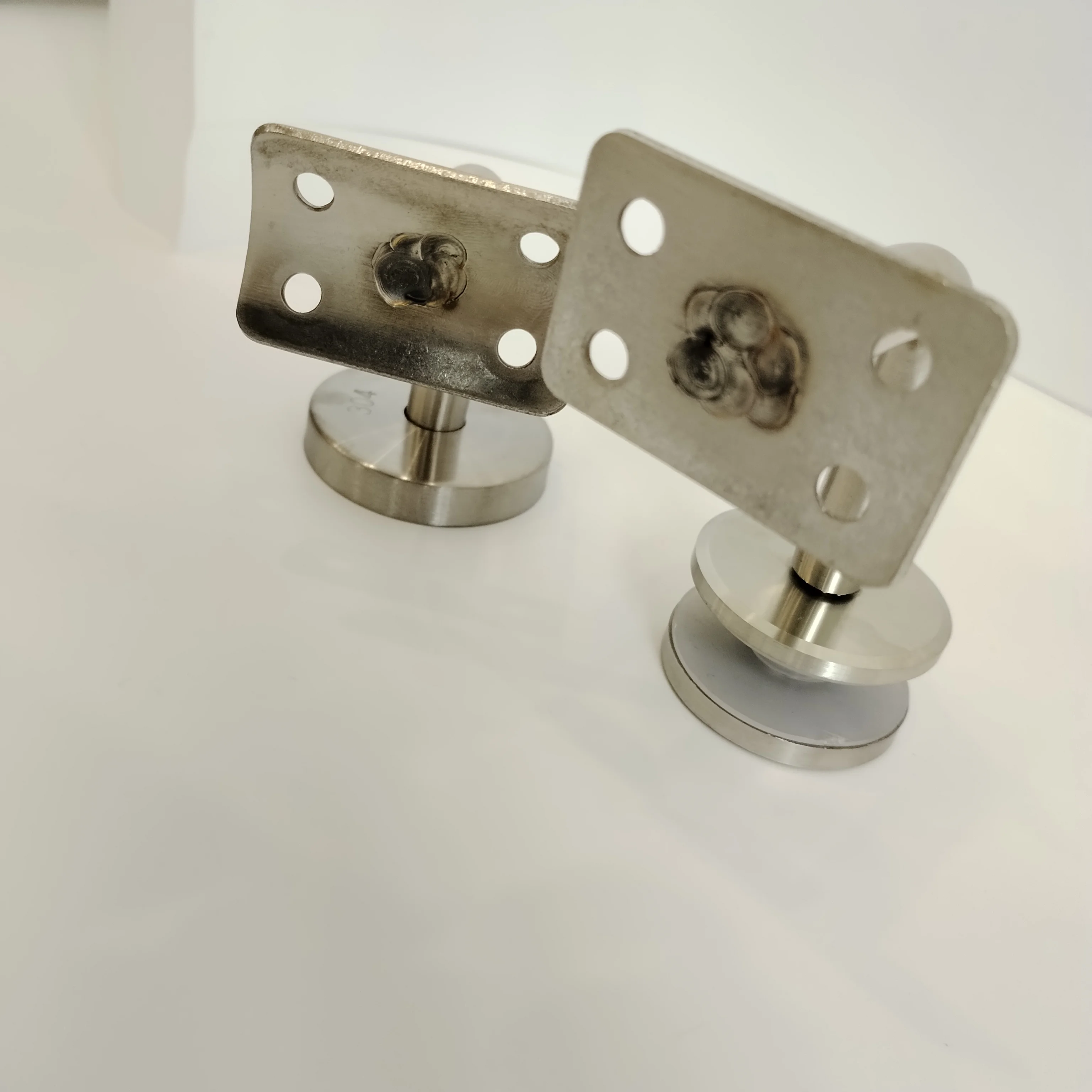 Wholesale Stainless zinc Handrail Bracket With 90 Degree Wall Mount Angle Bracket Radiused Top Railing Holder