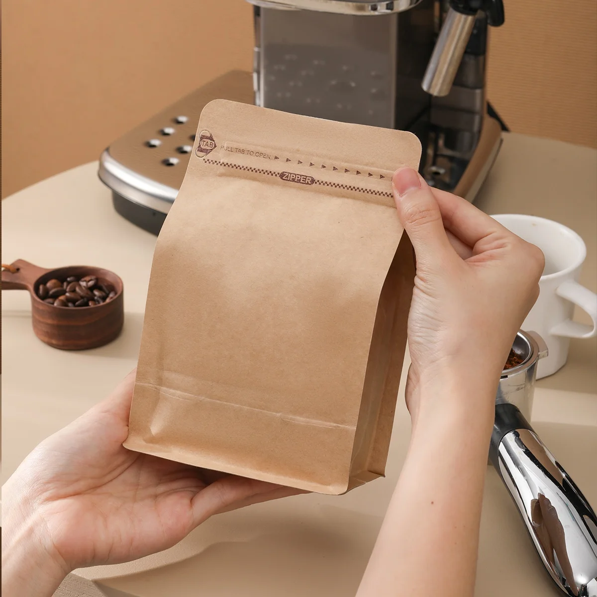 Resealable 1kg 500g 250g Matt Flat Bottom  Aluminum Foil Kraft paper  Coffee Bag With Valve And Zipper