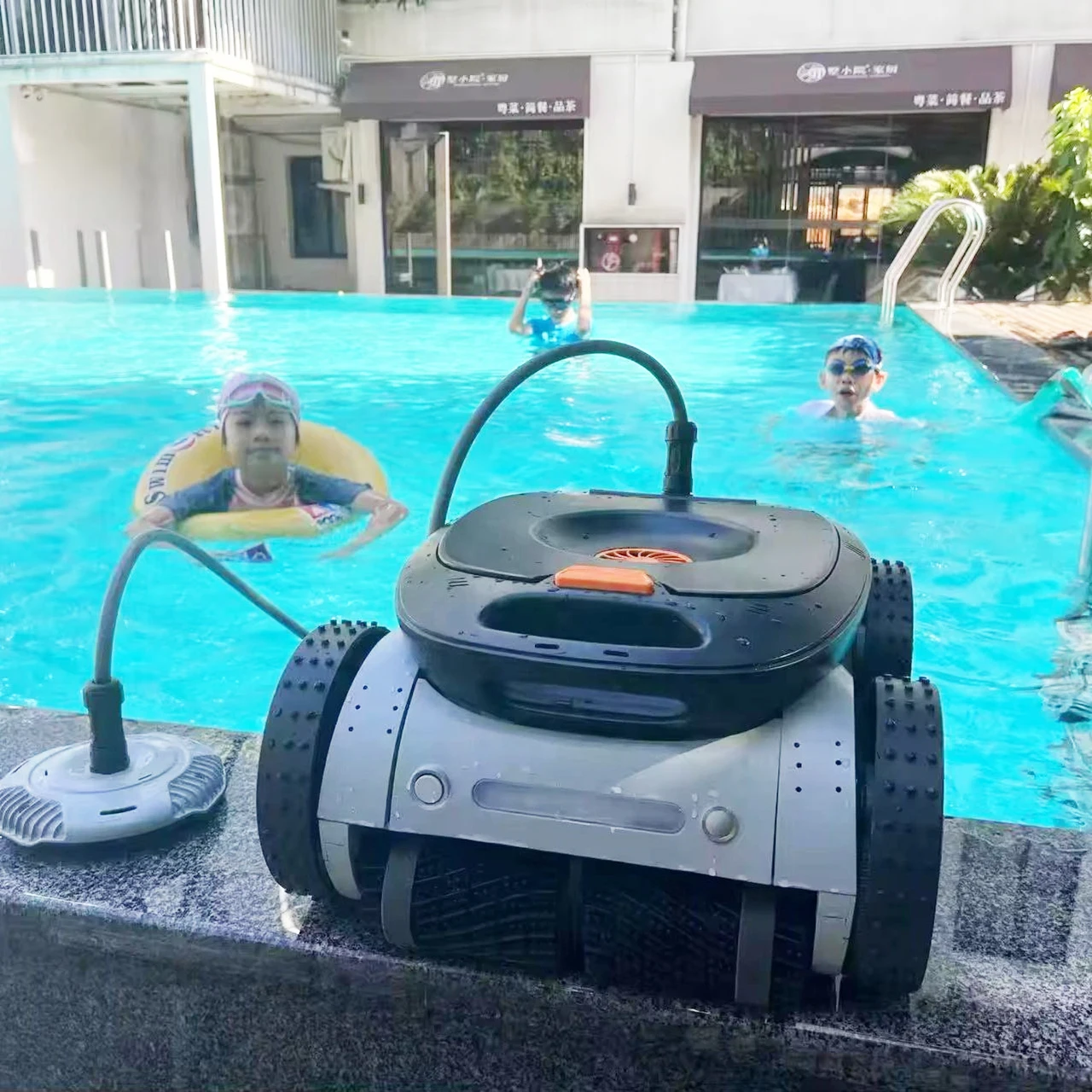 Robot Pool Vacuum Cleaner Cordless Wall Climbing Latest Swimming Pool Cleaner Cleaning Equipment Robotic Vacuum Accessories