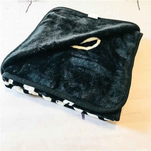 Wholesale Soft Warm Double Thick Black White Bedding Skull Digital Printed Plush Sherpa Fleece Blankets