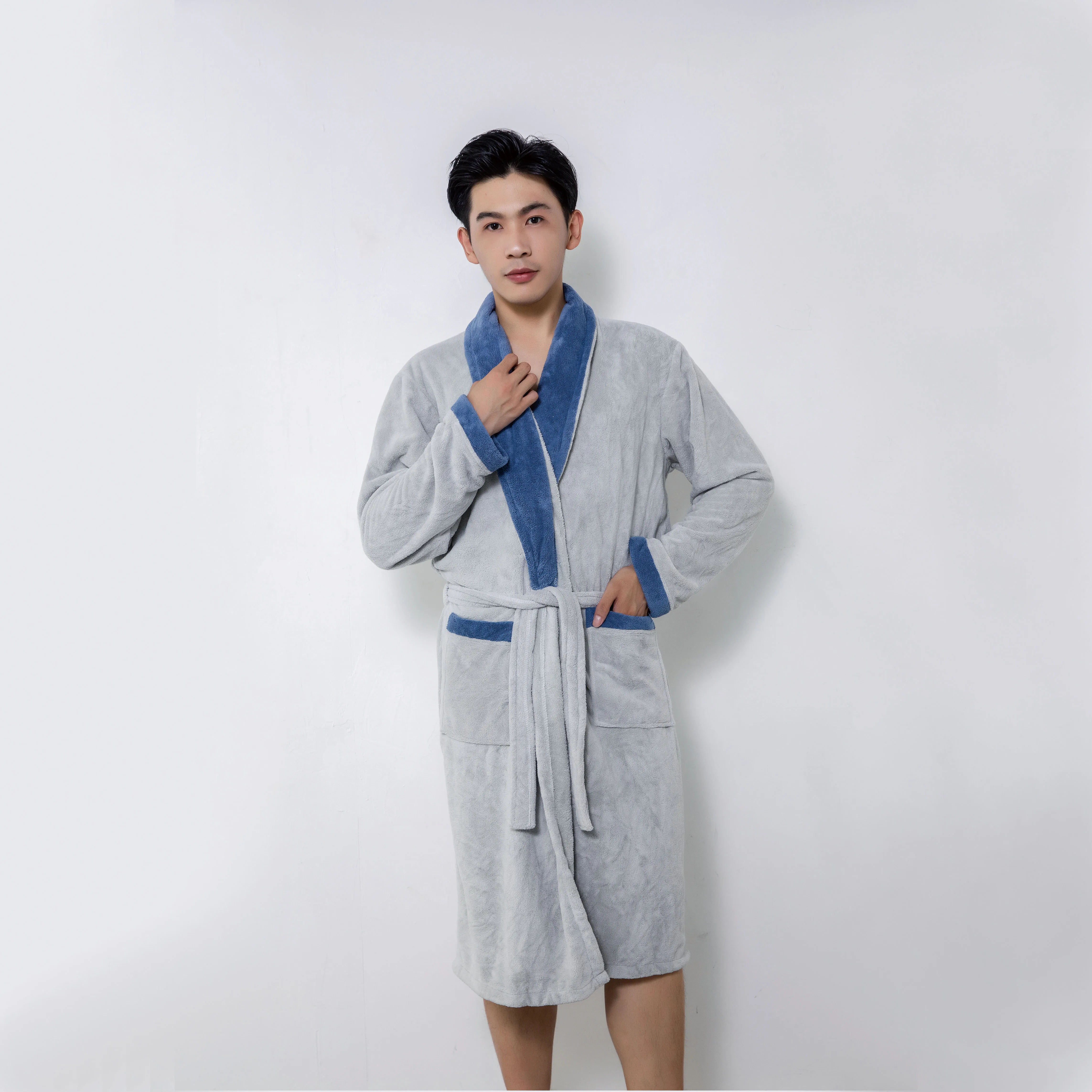 Batch customized luxury bathrobes spa  men and women  coral velvet flannel towels bathrobes  absorb water and are skin friendly