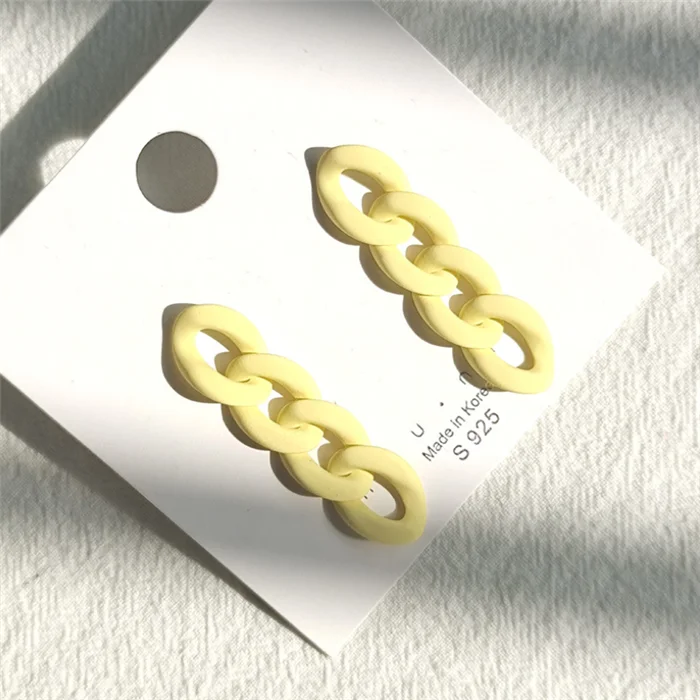 chain earrings (5).png