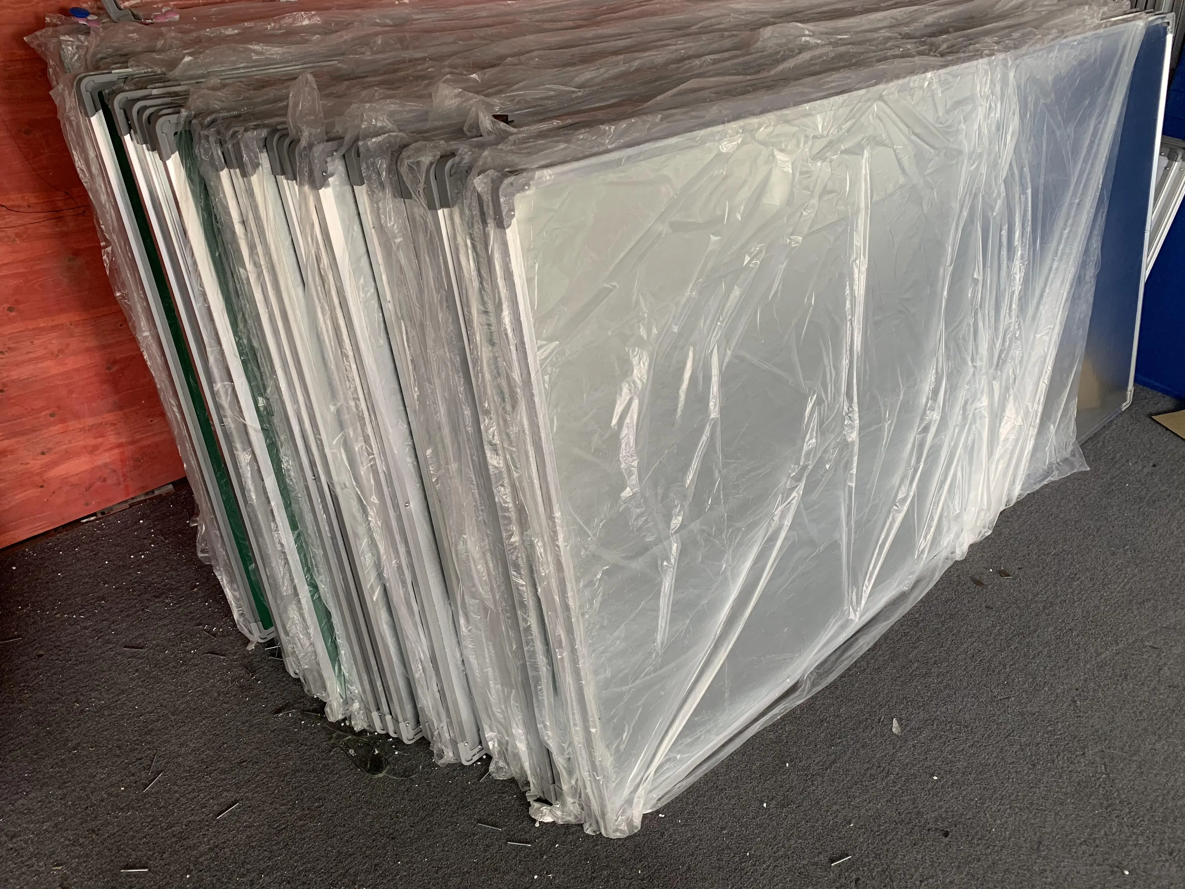 
Kids Magnetic Drawing Whiteboard Portable White Board With Hangers Dry Erase Magnetic Writing Whiteboard 