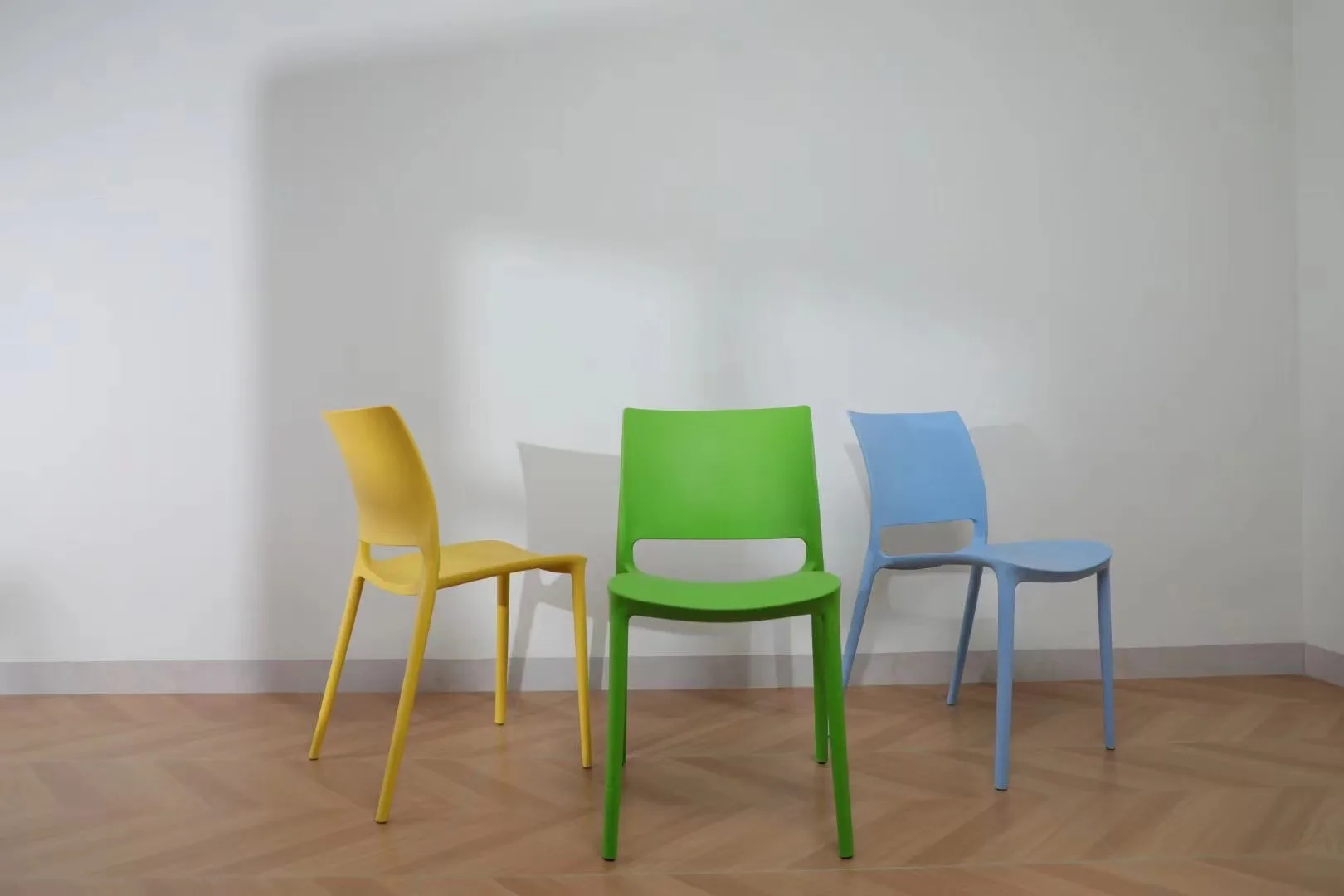 Room furniture designer plastic dining chair for home plastic tables and chairs
