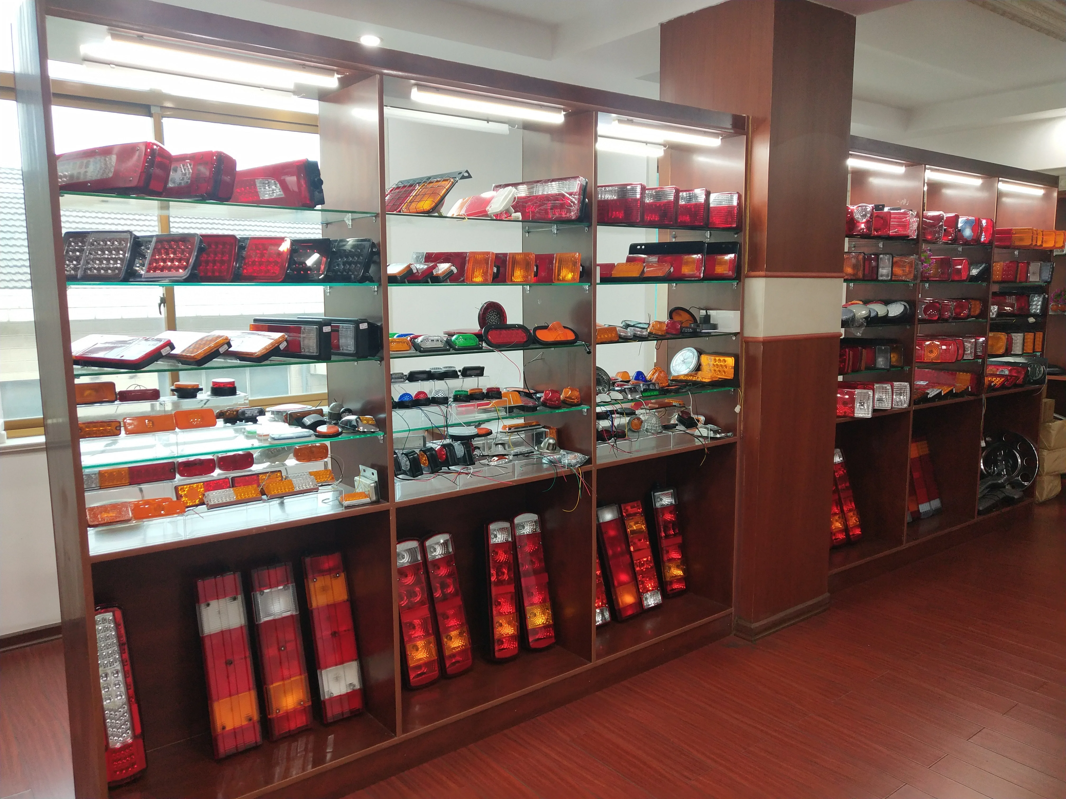 High Quality 24v Voltage  Iron Aircraft Model Small Rear Taillight