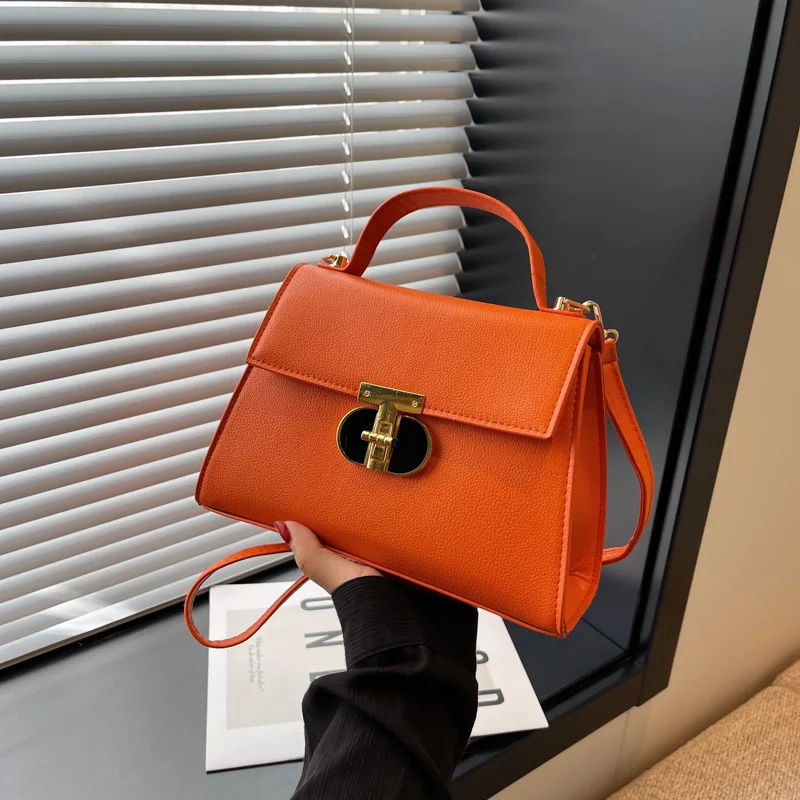 Hot Selling Women Handbags New Fashion 2023 Popular Lock Buckle Shoulder Woman Bags Solid Color Luxury Handbags for Women