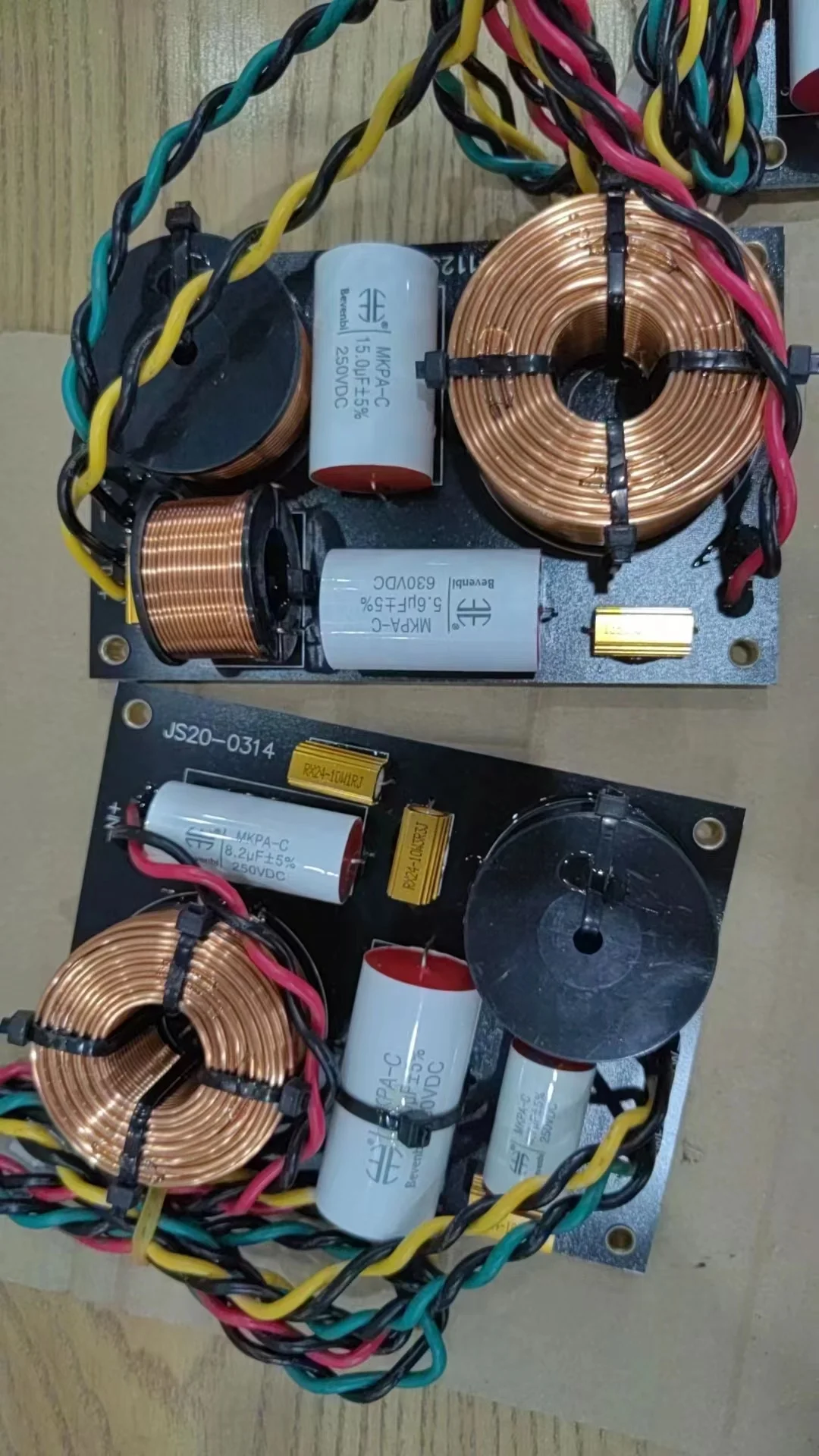 Bevenbi Profissional Crossover 4 Way Audio High-pass Low-pass Band-pass 3 Way Audio Frequency Divider