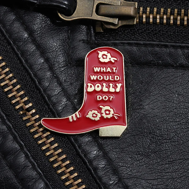 Selling cute cowboy boots style brooch personality red Martin boots English letter metal badge wholesale