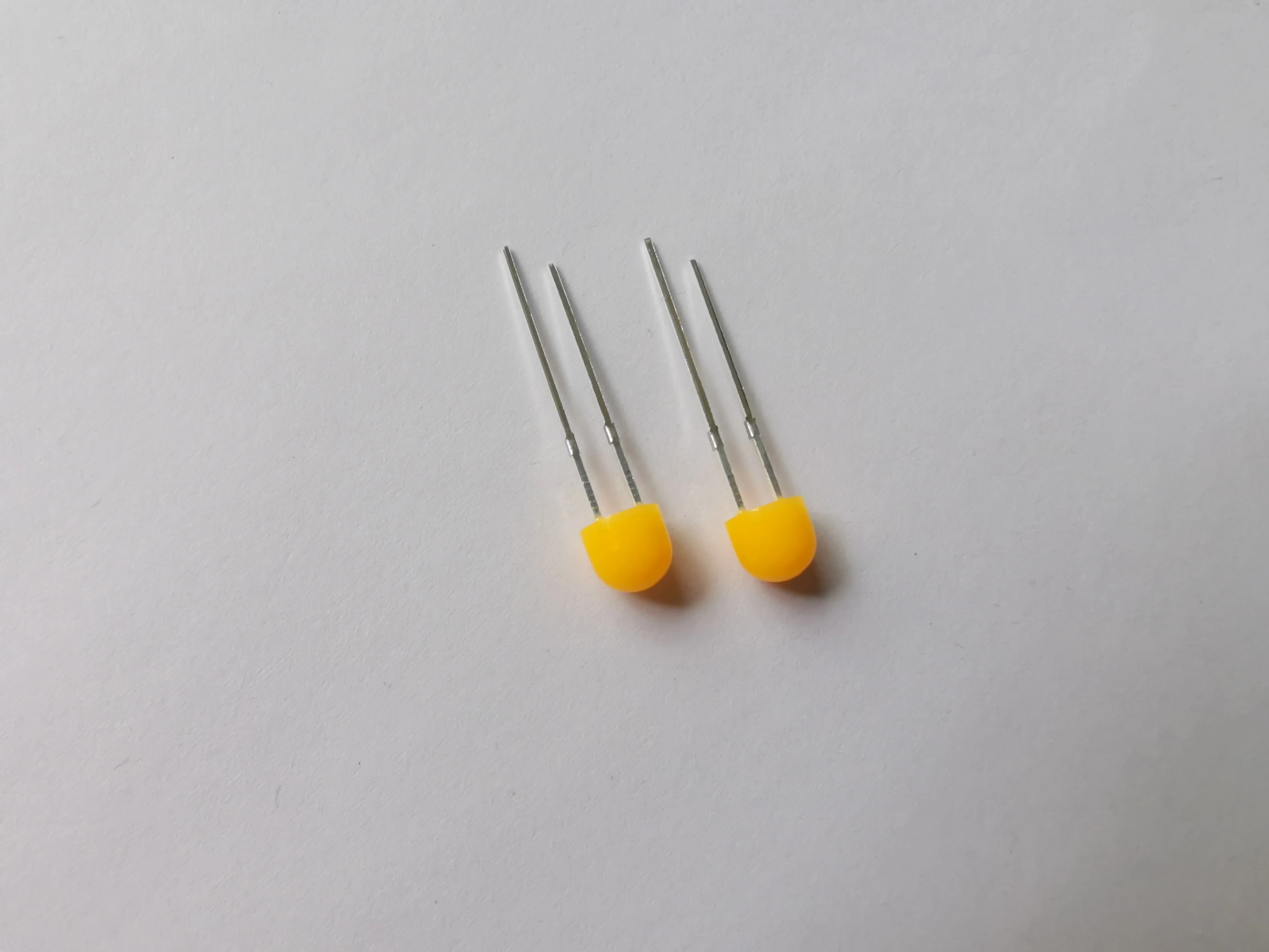 580nm 585nm amber color 5mm diffused lens led lamp in 360 degree